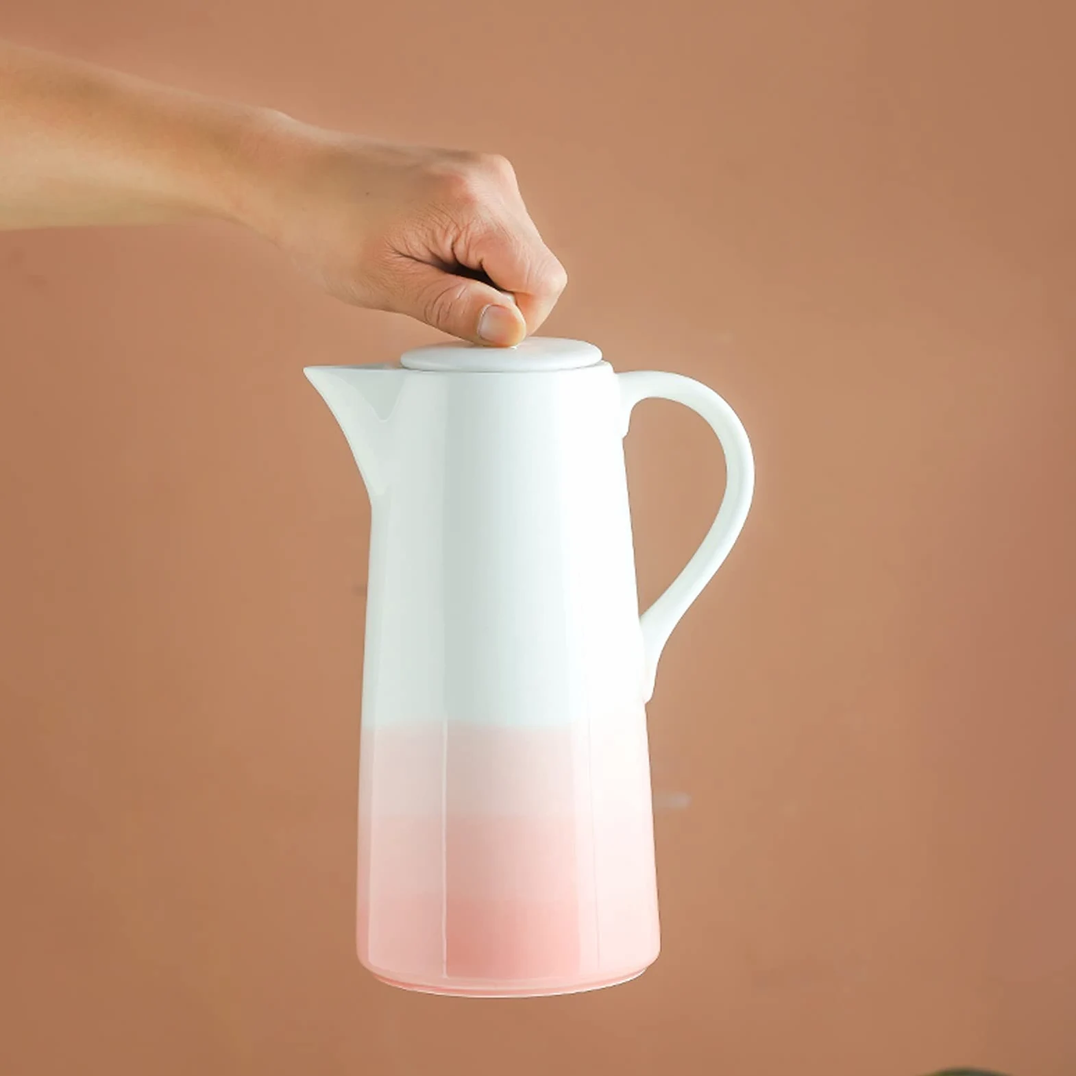Pichet Pichet céramique créatif avec poignée et Couvercle Domestique pichet résistant à la température Haute température avec Design de Bec de olécranon sans Goutte Pichets