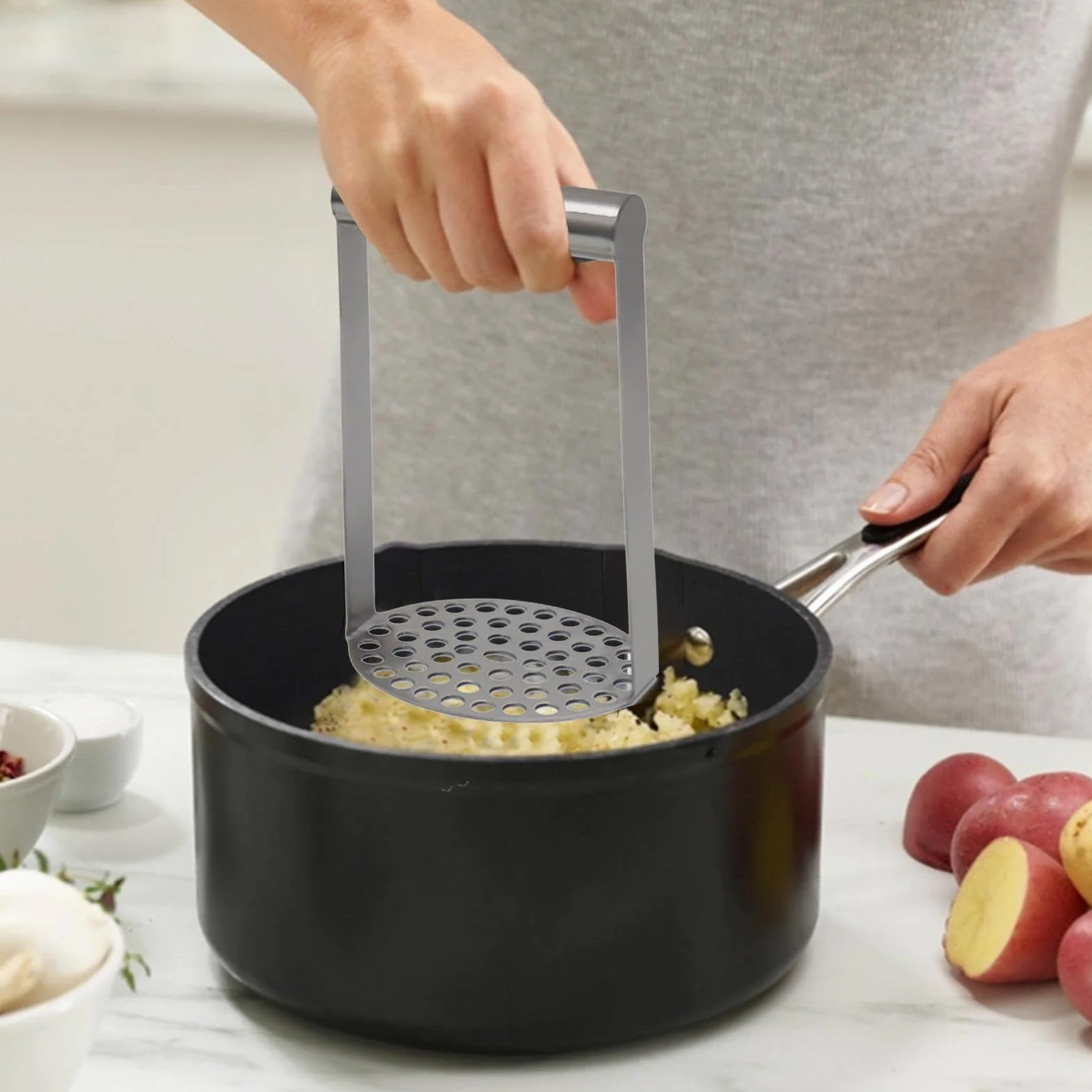 Générique Stainless Steel Potato Masher 4.33x3.39x7.09 Inches Multi-Purpose Kitchen Utensil for Mashing Potatoes