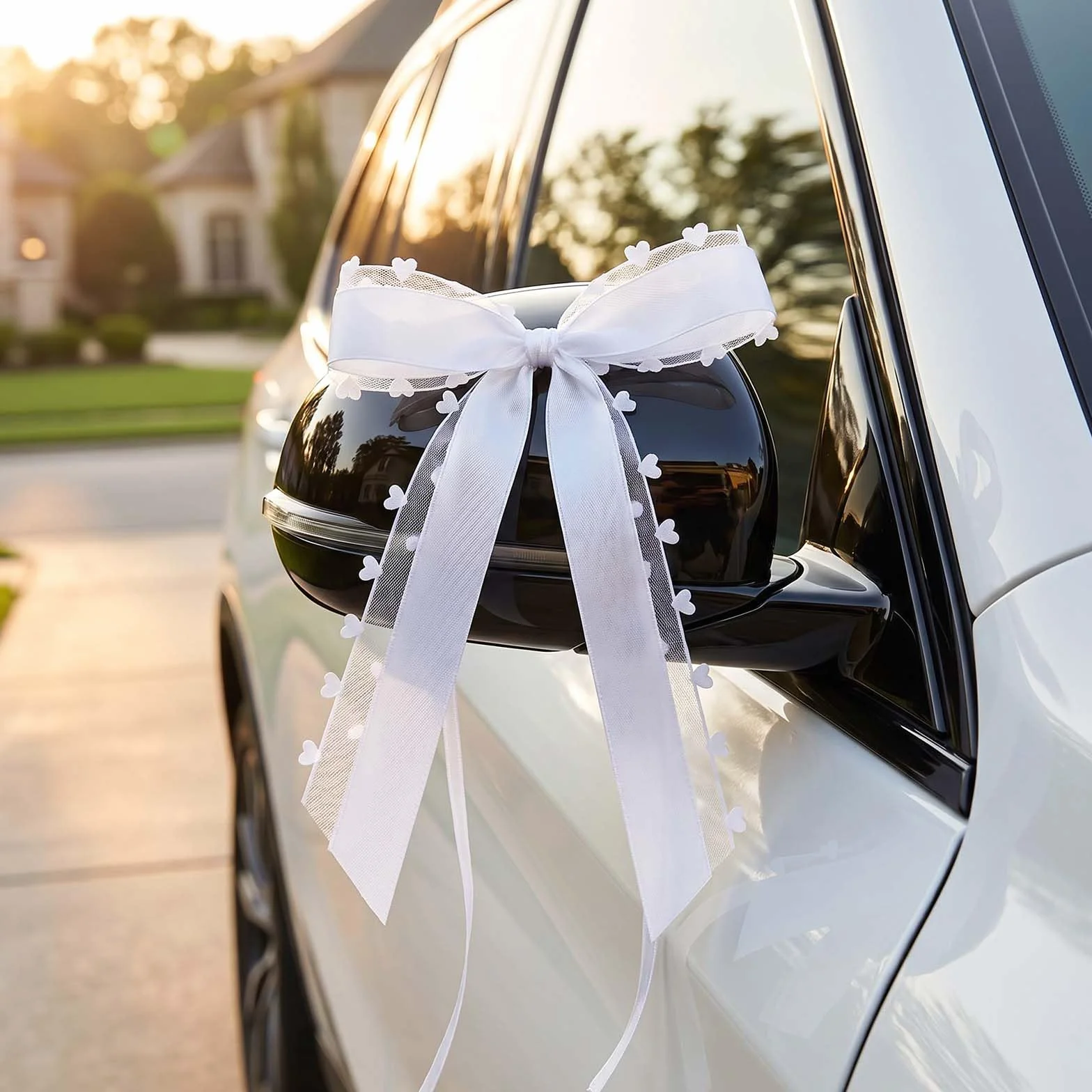 Noeud Voiture Mariage Fait à la Main en Ruban de Satin avec Cœurs Blanc - Décoration Polyvalente 25x13cm