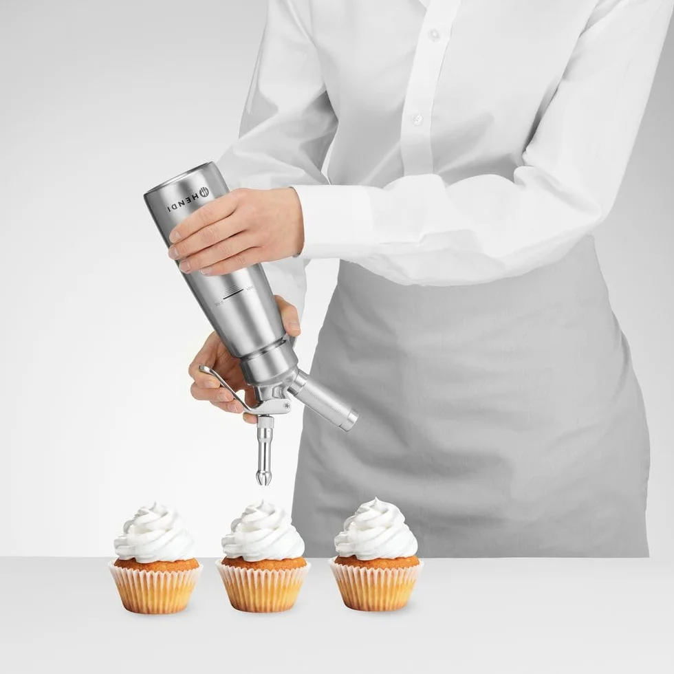 HENDI Siphon à chantilly 500ml acier inoxydable avec 3 douilles et brosse de nettoyage