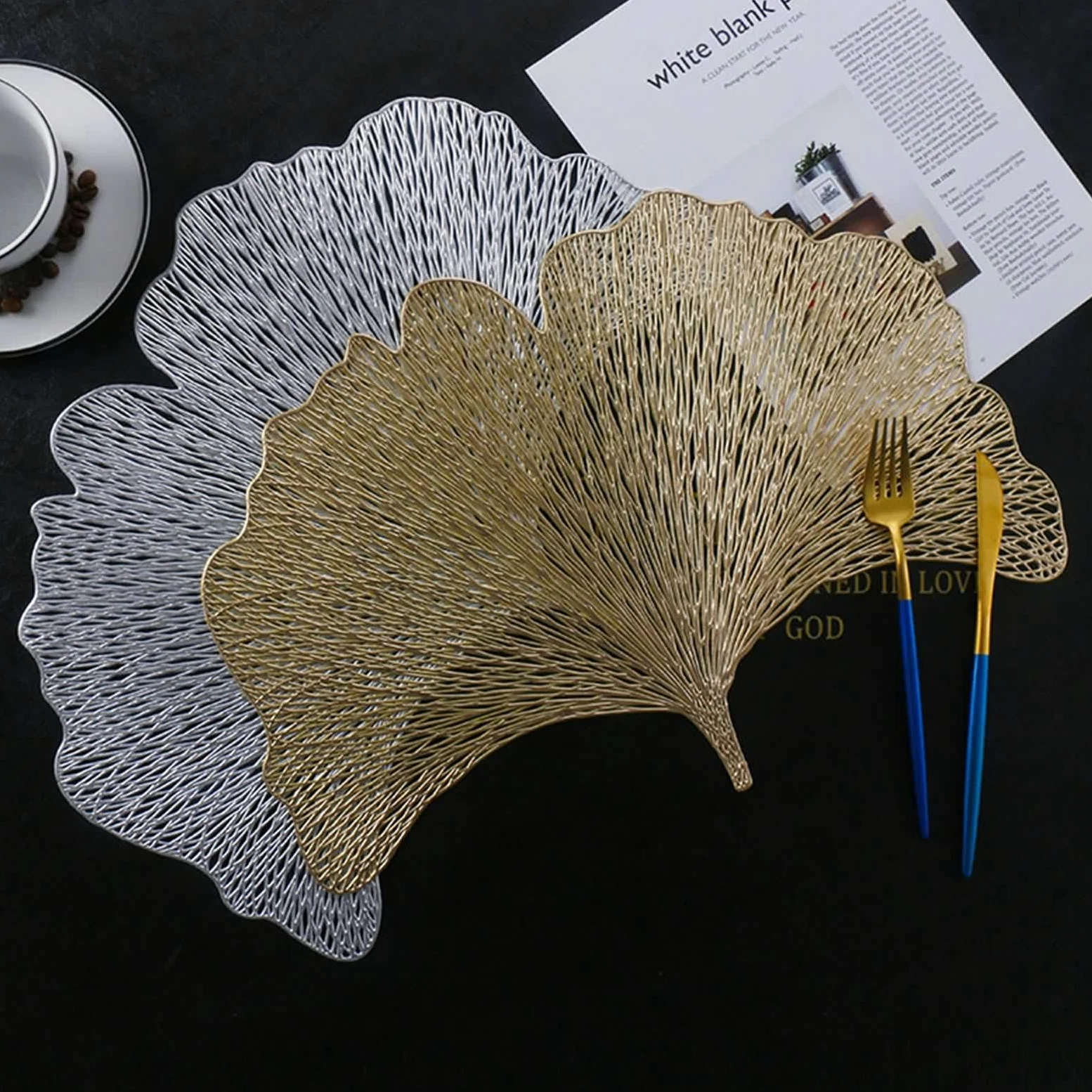 Gold Placemats, Set de Table Lavable Halloween Lot de 10 en Forme de Ginkgo PVC Dessous de Table 30x44cm