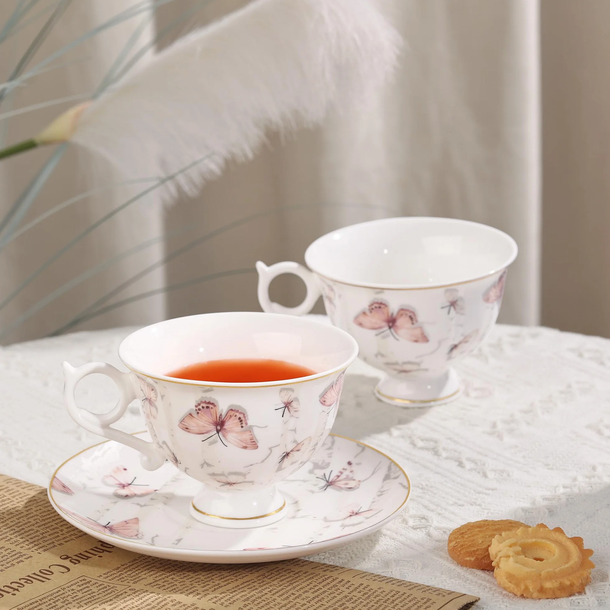 fanquare Elégantes Lot de 6 Ensembles Tasses et Soucoupes en Porcelaine Fine 180ml, Set de Tasses et Soucoupes Motif Papillon Rose clair avec Bord Doré Thé et Café pour Maison Cuisine Mariage