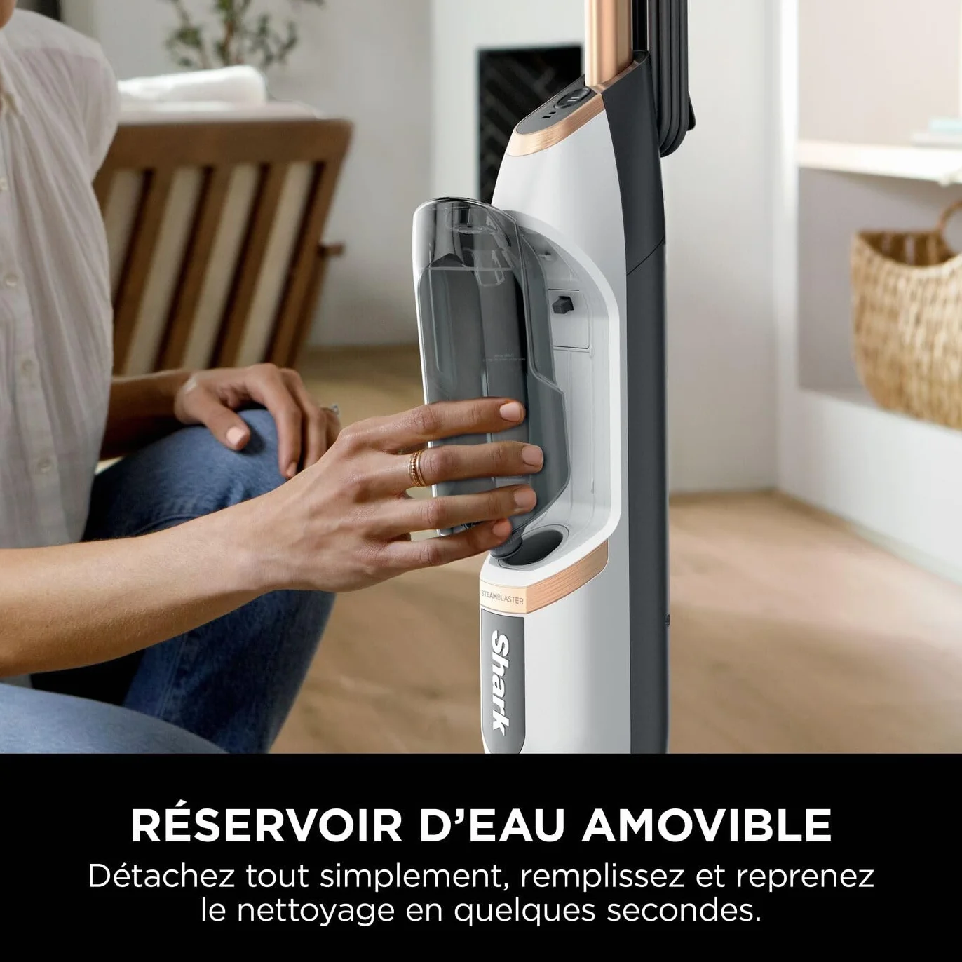 Shark SteamSpot S2001EU Balai vapeur pour sols durs, léger, sans produit chimique, réservoir amovible, 2 tampons Dirt Grip lavables, Blanc et Cuivre