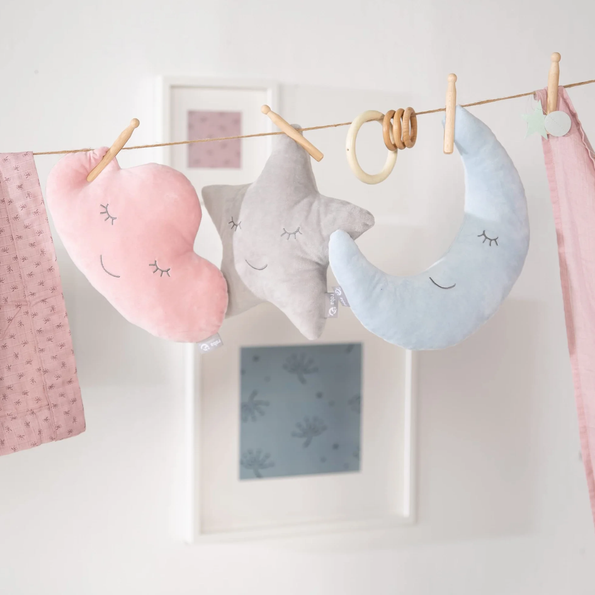 roba Coussin Décoratif Étoile 32 x 28 cm Oreiller Bébé Peluche Visage Souriant Brodé Gris Argenté