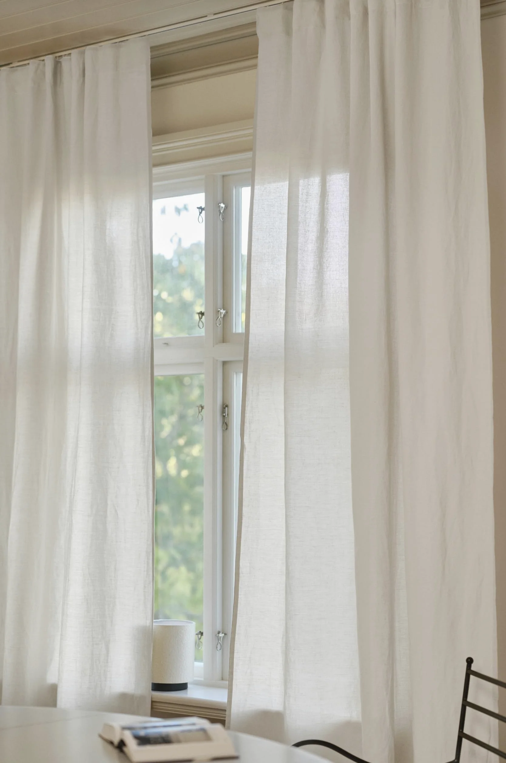 JOTEX Lina Linen-Mix Lot de 2 Rideaux Multifonctions, en Lin et Coton Semi-Transparents de qualité supérieure - Blanc Naturel - 135 x 220 cm