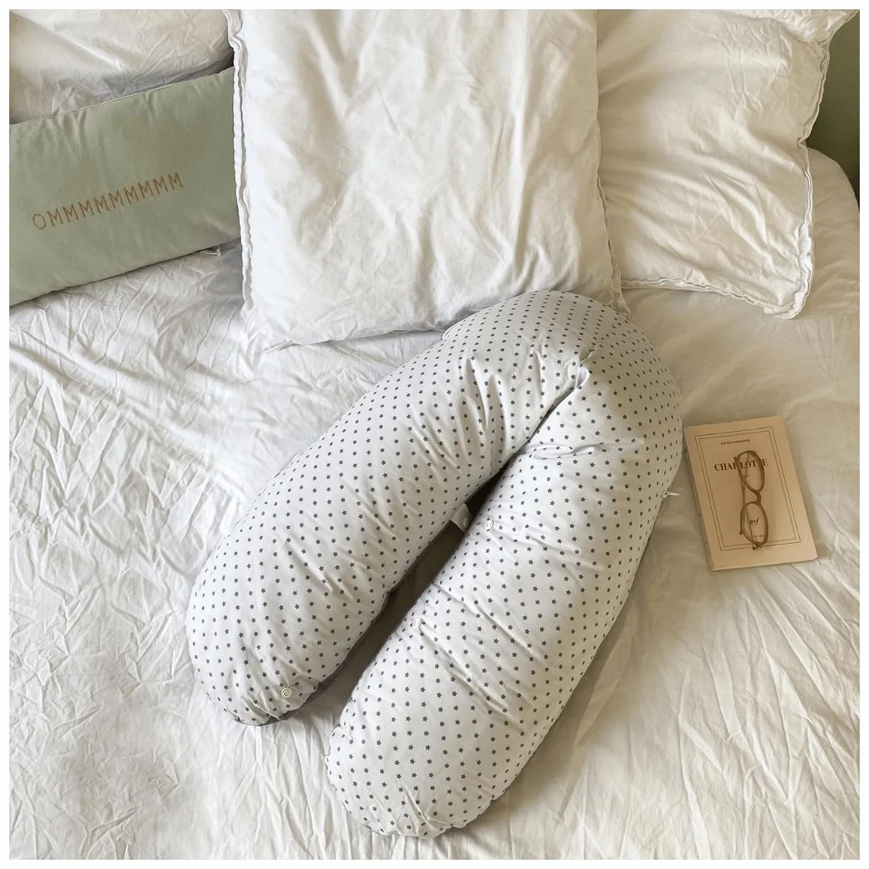 Coussin de maternité et d'allaitement éponge gris étoiles