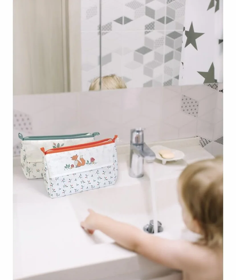 Trousse de toilette à broder pour bébé Feuillage avec motif gratuit DMC