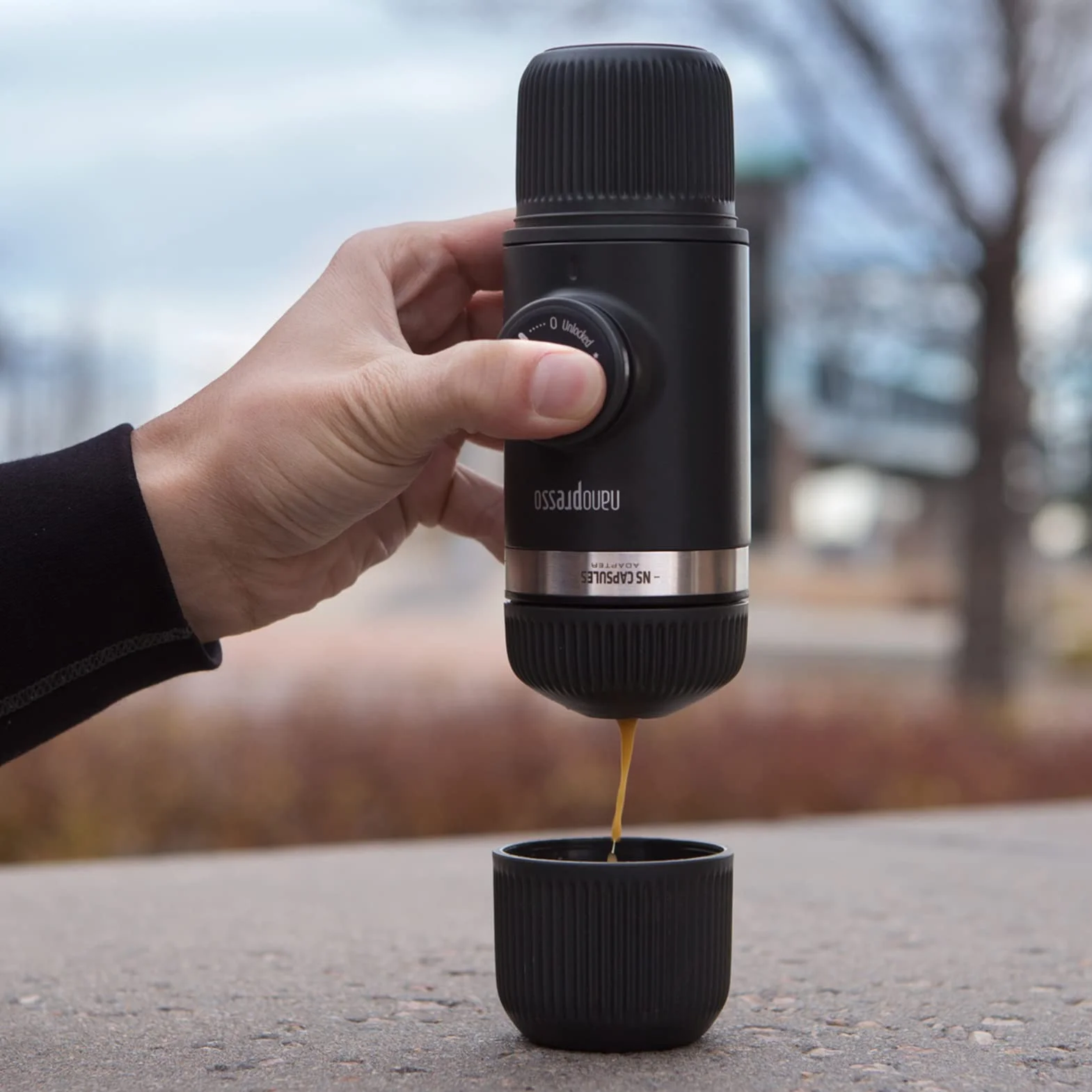 WACACO Nanopresso Machine à Espresso Portable avec NS Adapter, Compatible avec les Capsules NS et le Café Moulu, Ensemble de Machine à Café de Voyage Manuel, Parfait pour le Camping