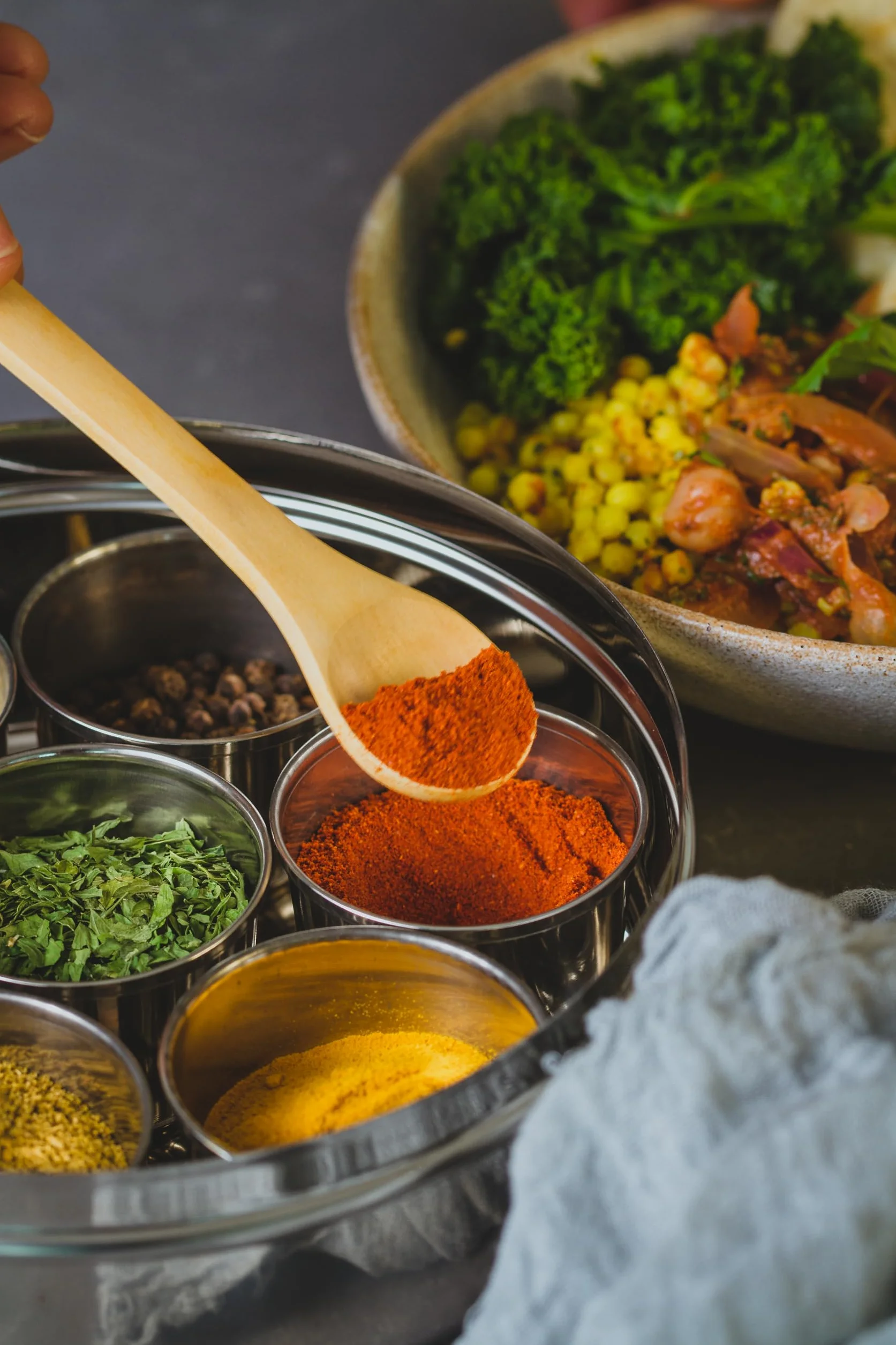 KitchenCraft World of Flavours Boîte à épices indienne Masala Dabba 7 pots acier inoxydable 17 x 7 cm argenté