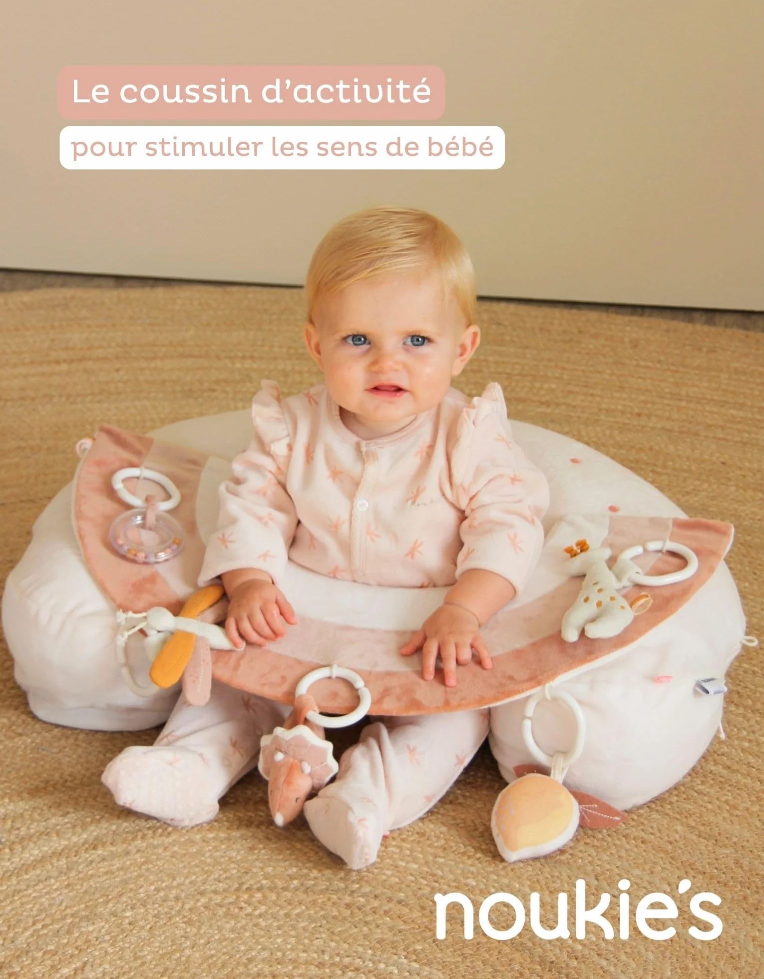Noukie's Coussin d'activités en Veloudoux Popsie Gigi & Louli