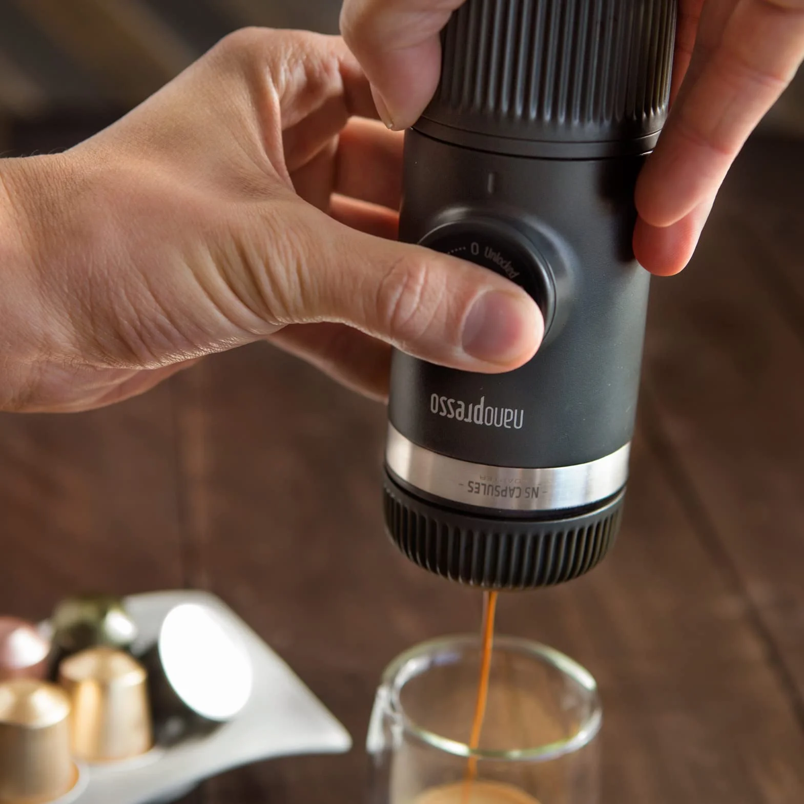 WACACO Nanopresso Machine à Espresso Portable avec NS Adapter, Compatible avec les Capsules NS et le Café Moulu, Ensemble de Machine à Café de Voyage Manuel, Parfait pour le Camping