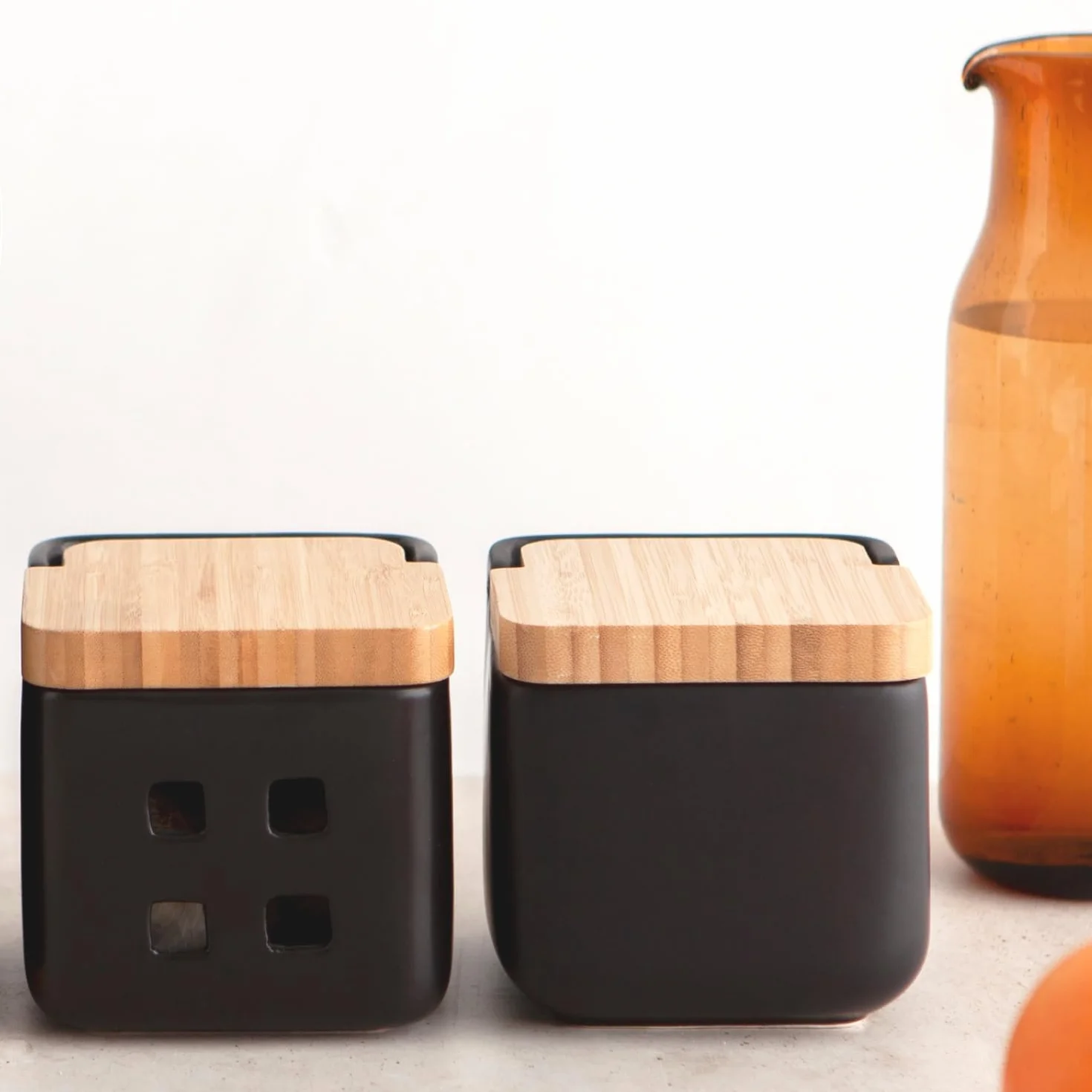Set d'accessoires de cuisine salière pot à ail céramique bambou couvercle basculant 11,5 cm noir