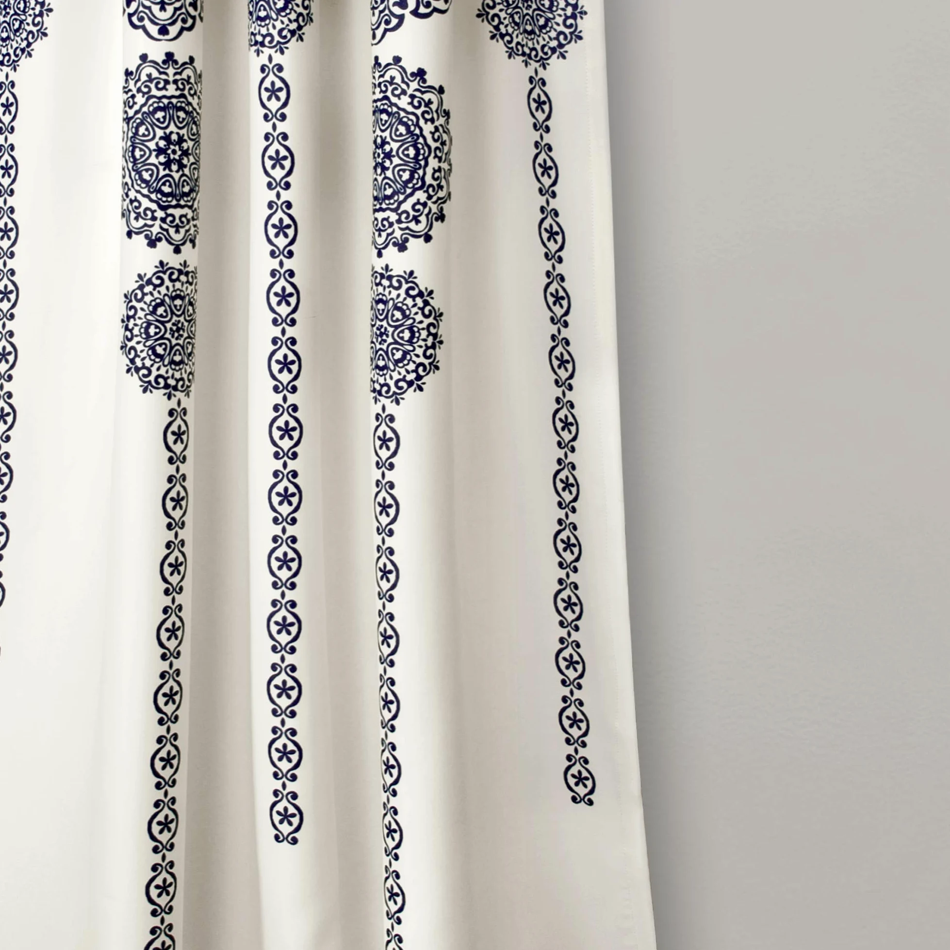 Lush Decor Rideaux à médaillon à Rayures en Tissu imprimé Mandala damassé bohème pour Salon, Salle à Manger, Chambre à Coucher (Paire), 241,3 x 132,1 cm (L x l), Bleu Marine