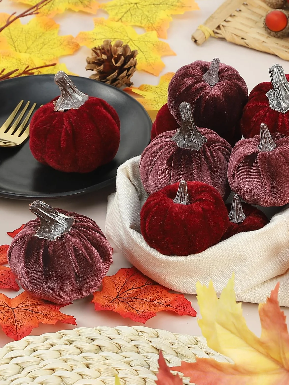 Lot de 12 citrouilles artificielles en velours 2 tailles Halloween décoration de table bordeaux violet
