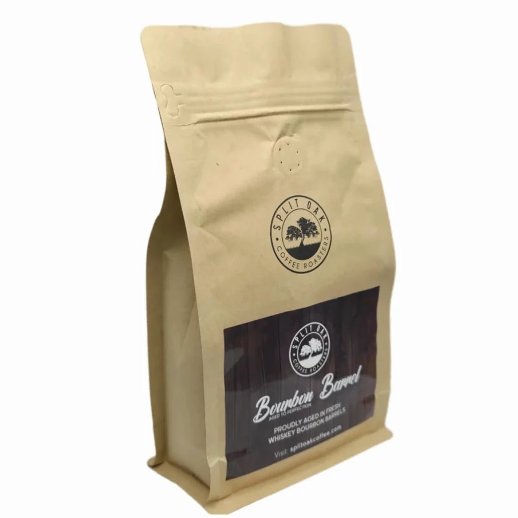 Coffret cadeau pour homme et femme avec lot de 2 cafés torréfiés en fût de bourbon bio vieilli + 1 cafetière à piston en acier inoxydable de Split Oak.