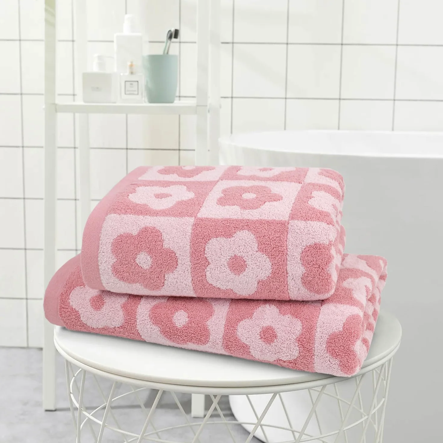 Jacquotha Lot de 2 Serviettes de Bain de Luxe à Carreaux Floraux, Serviettes Roses pour Femmes et Filles, 69,9 x 140,7 cm, décoration Mignonne pour Salle de Bain et Piscine, en Coton