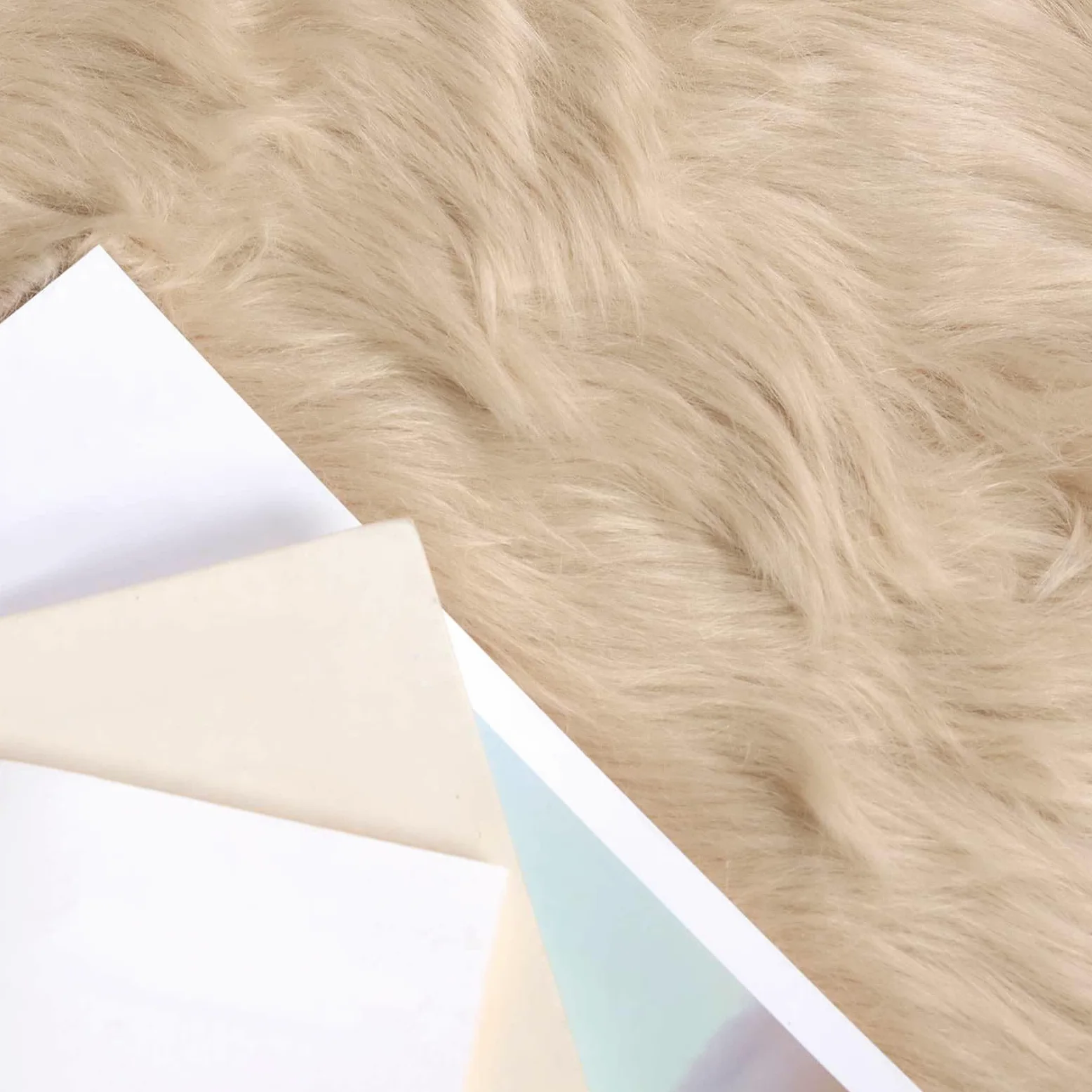 TAFALLA Tapis en peau de mouton synthétique en polyester - Beige - 60 x 90 cm - Poils longs moelleux et doux - Pour salon, chambre à coucher, couloir - Protection de sol