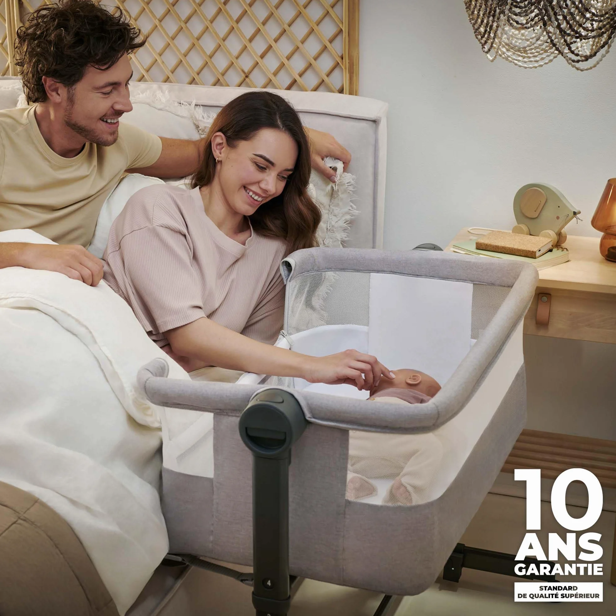 Kinderkraft NESTEE UP 2 Lit bébé cododo avec matelas, réglage hauteur, pieds réglables, gris clair