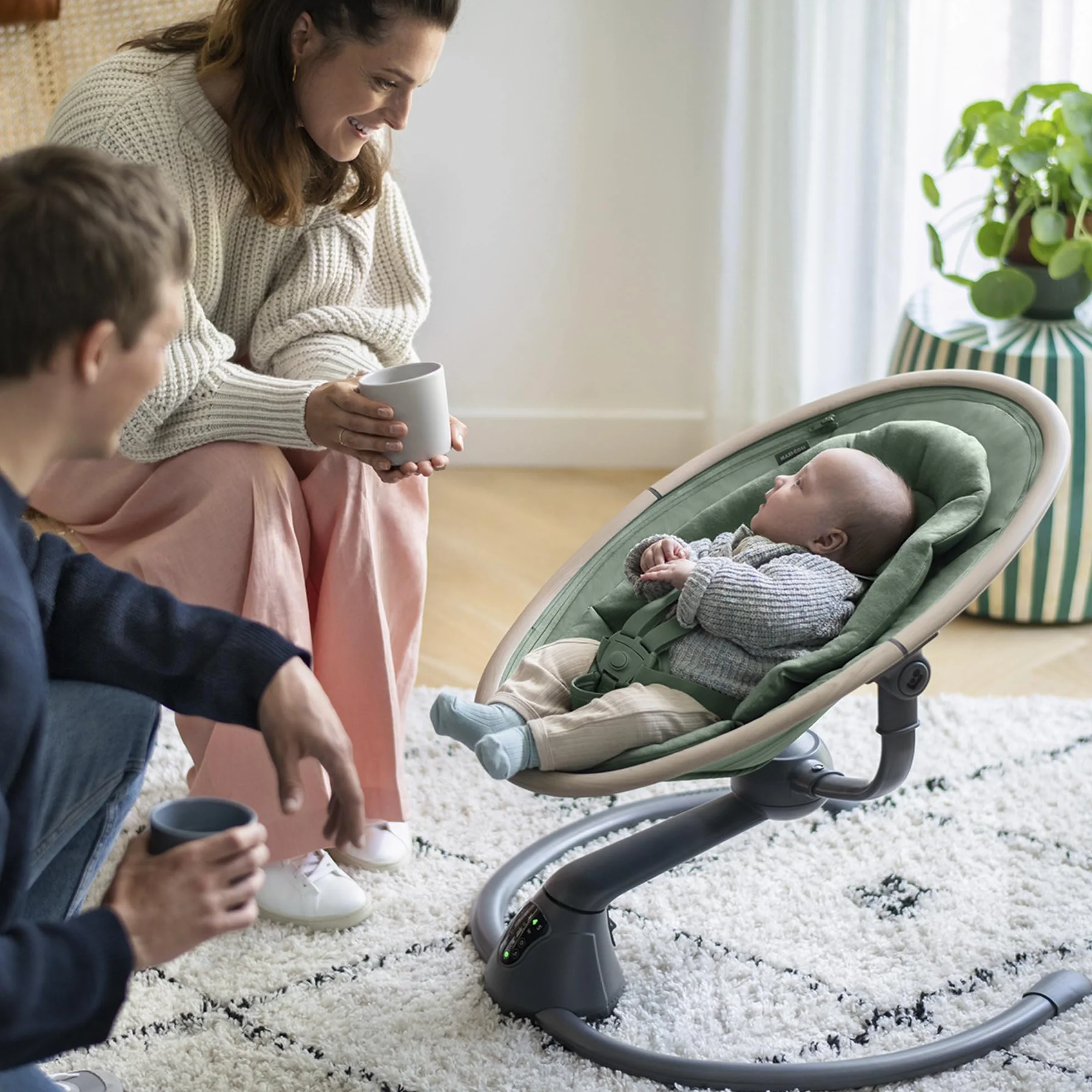 Maxi-Cosi Cassia balancelle bébé électrique 0-6 mois 9 kg rotation 360° 5 vitesses balancement Classic Beige