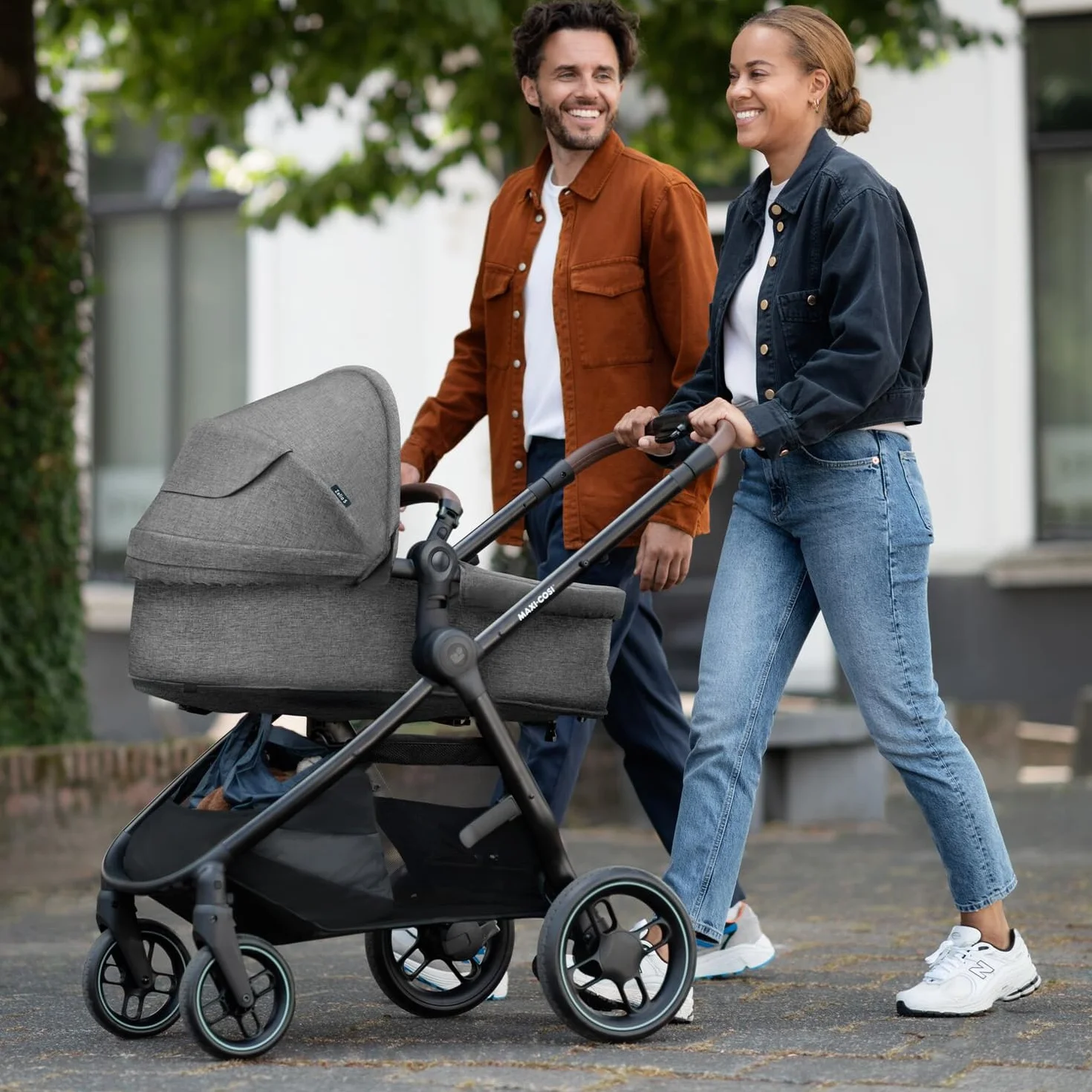 Maxi-Cosi Zelia S Trio Poussette 3 en 1, 0-4 Ans, 22 kg, Pliable, Compacte, avec CabrioFix S i-Size, Gris