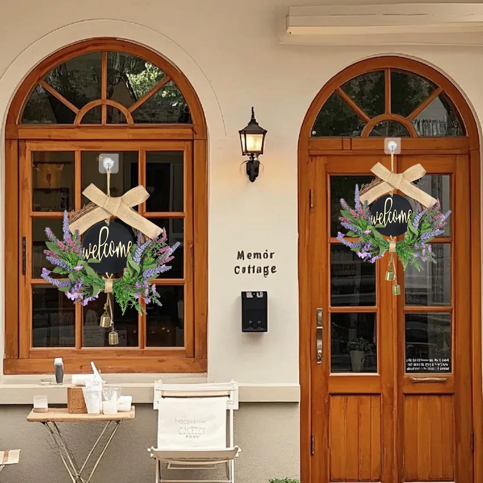 Couronne de Porte Printemps Lavande Artificielle 40cm avec Panneau Welcome, Arcs et Cloches