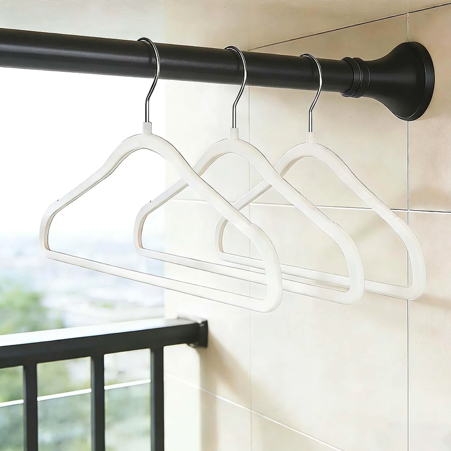 Tringle de Rideau de Douche Sans Percage 40-500 cm Tringle de Douche Acier Inoxydable Tringle Télescopique Extensible pour Salle de Bain, Fenêtre, Porte, Penderie(Black,3.6-4.5m)