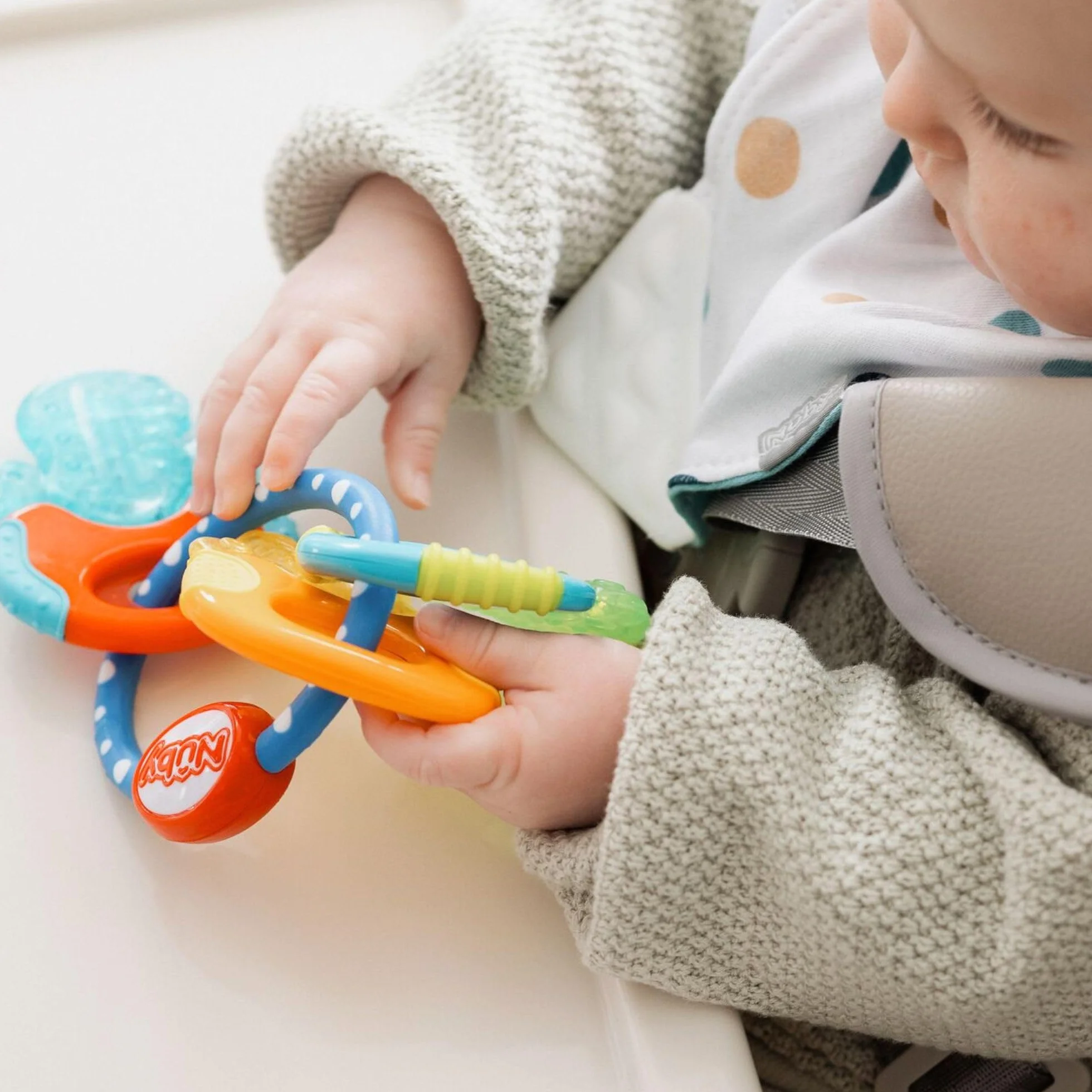 Nuby IcyBite Anneau de Dentition Bébé Gel Réfrigérant Molaires Dès 3 Mois