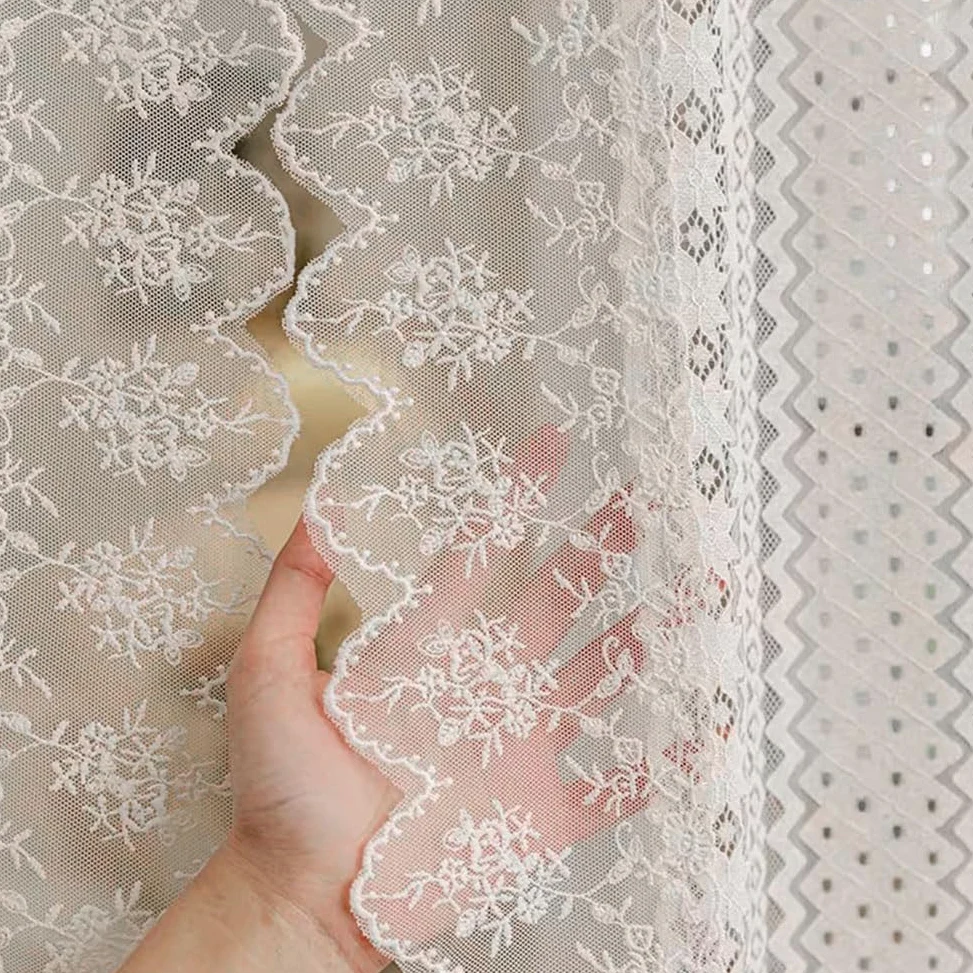 Lot de 2 Rideaux en Dentelle Blanc, Rideau Voilage Romantiques Français Filtrant la Lumière Passe-Tringle Bords Festonnés pour Salon Chambre(WxH160x130cm/63x51inch)