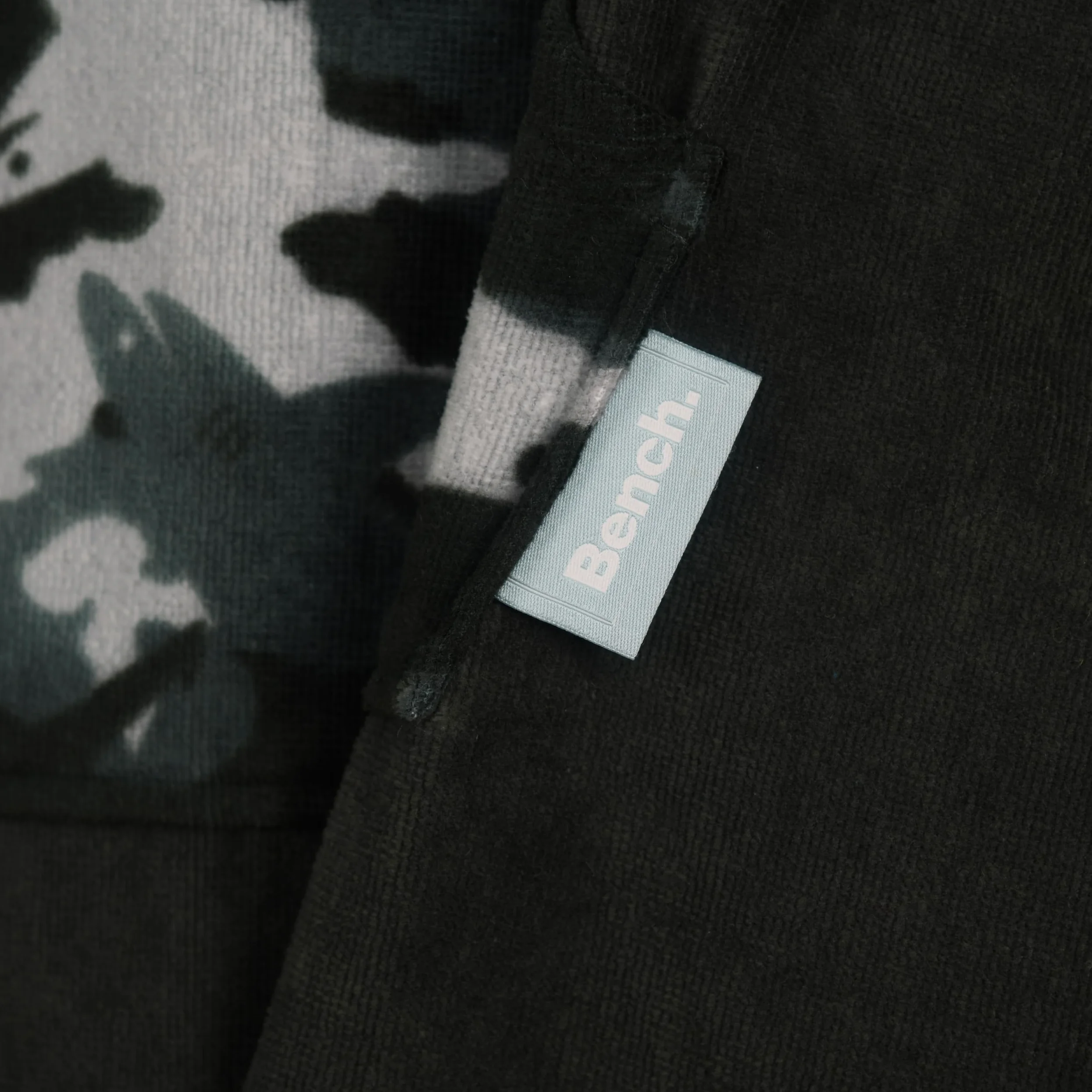 Bench Poncho de Surf Camouflage, Peignoir de Change & Serviette de Plage à Capuche, Coton Premium Ultra Absorbant 335g/m², Unisexe (Hommes & Femmes) pour Sports Nautiques, Taille S-M, Noir