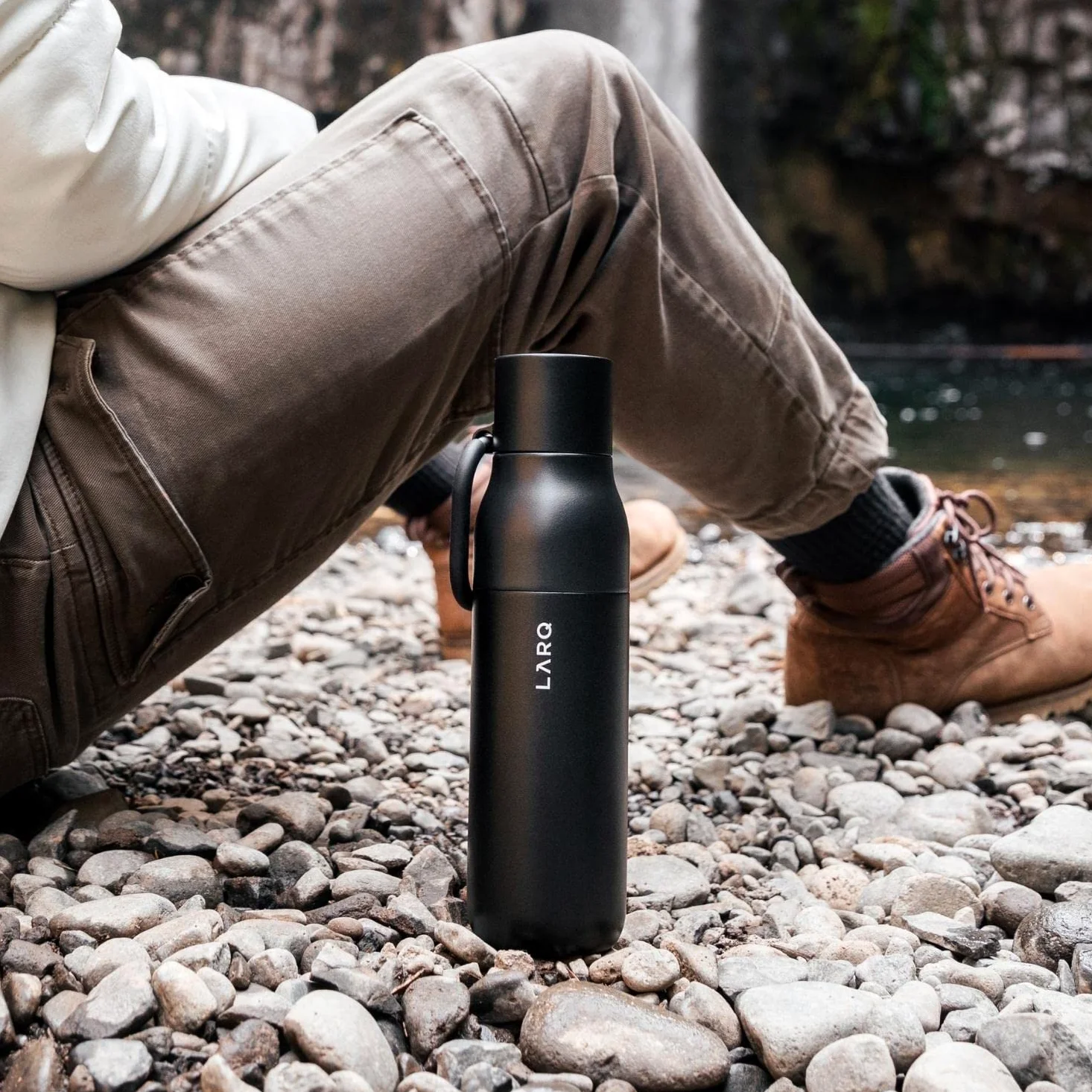 LARQ Bouteille Flip Top 740ml - Bouteille isolée en acier inoxydable | Thermos, sans BPA | Garde les boissons froides et chaudes, Obsidian Black
