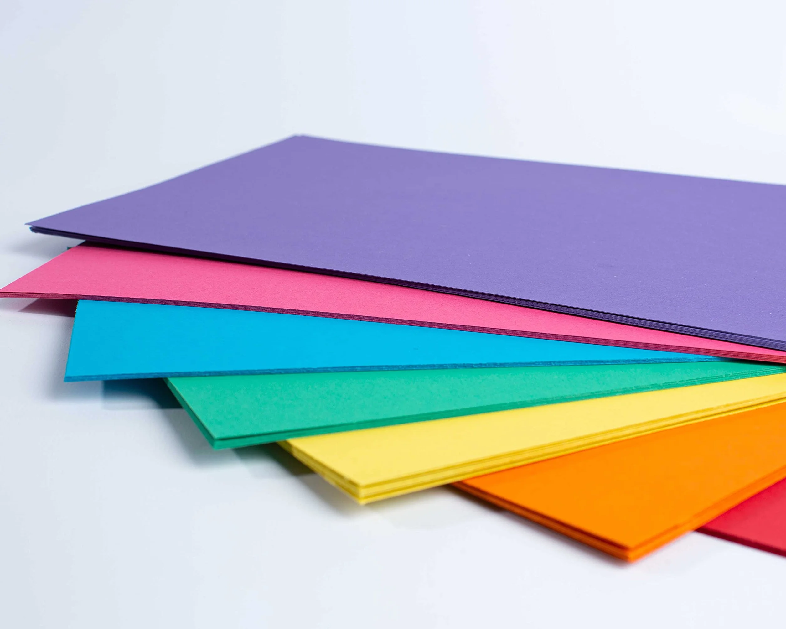 Feuilles cartonnées A4 160 g/m² Lot de 50 Couleur arc-en-ciel