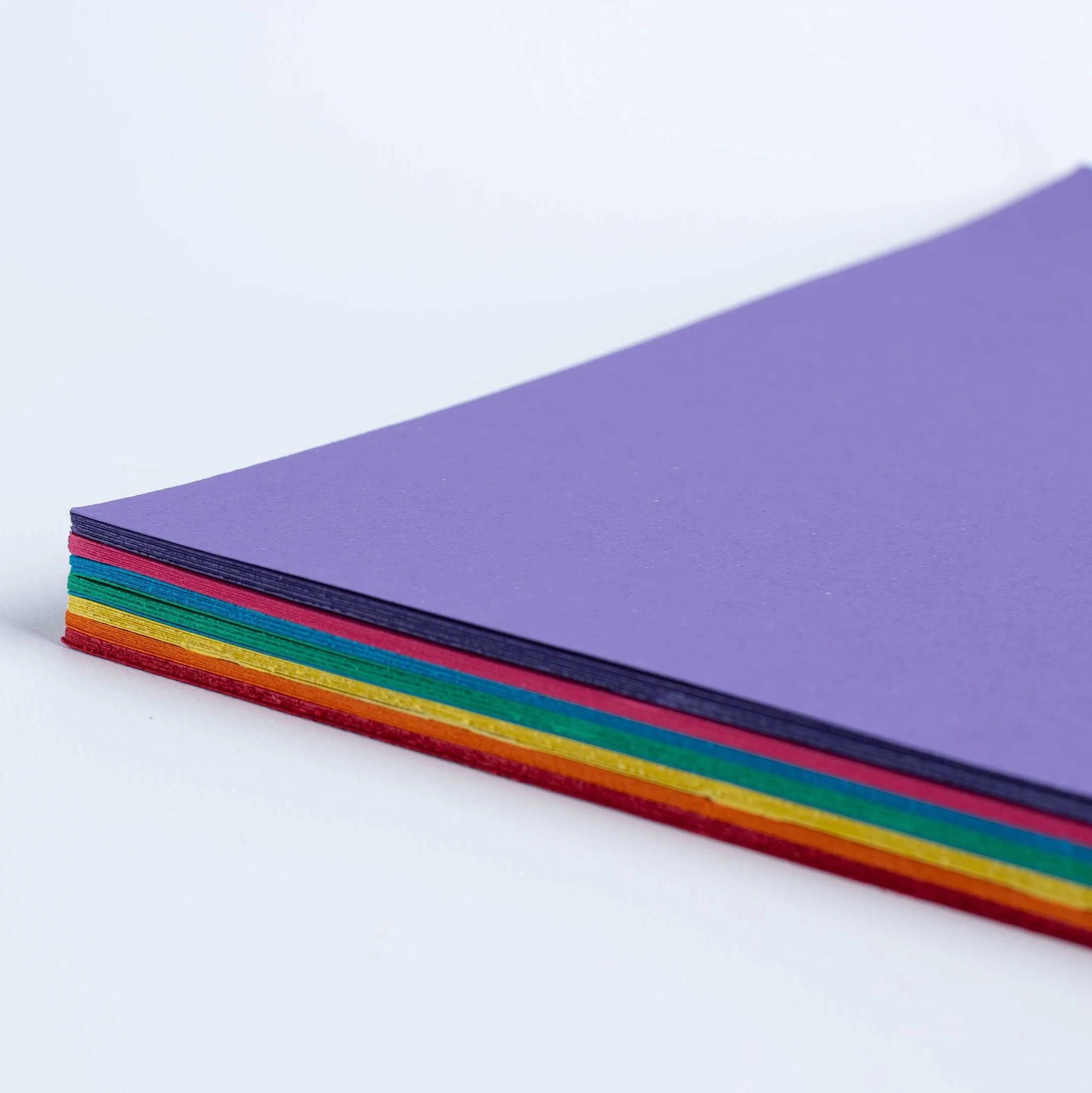 Feuilles cartonnées A4 160 g/m² Lot de 50 Couleur arc-en-ciel