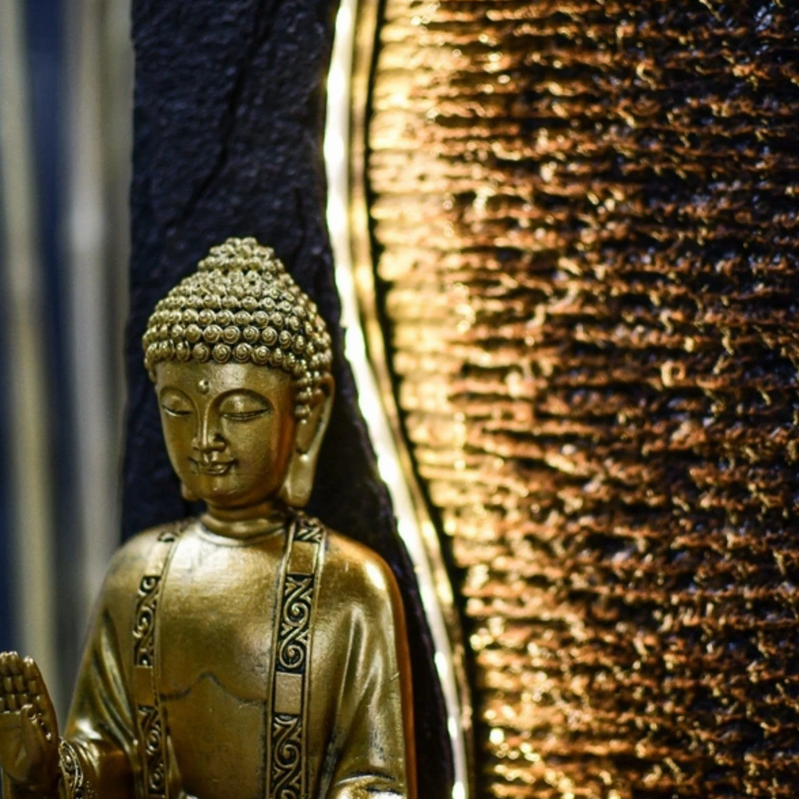 Fontaine d'Intérieur Bouddha Zen'Light Jati H 40cm avec Bandeau LED Jaune et Pompe Silencieuse