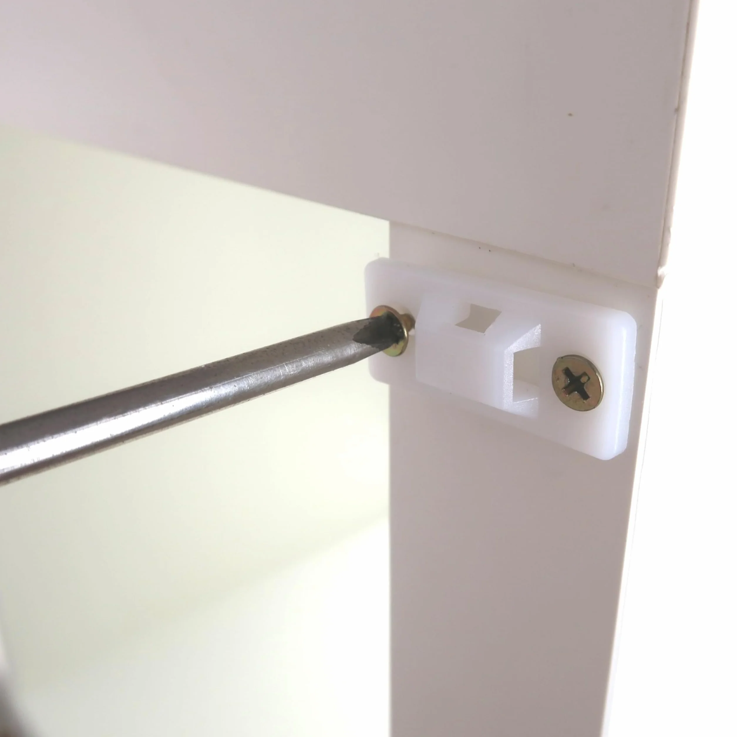 Protection anti-basculement métal 12 paquets pour étagères commodes armoires kit fixation