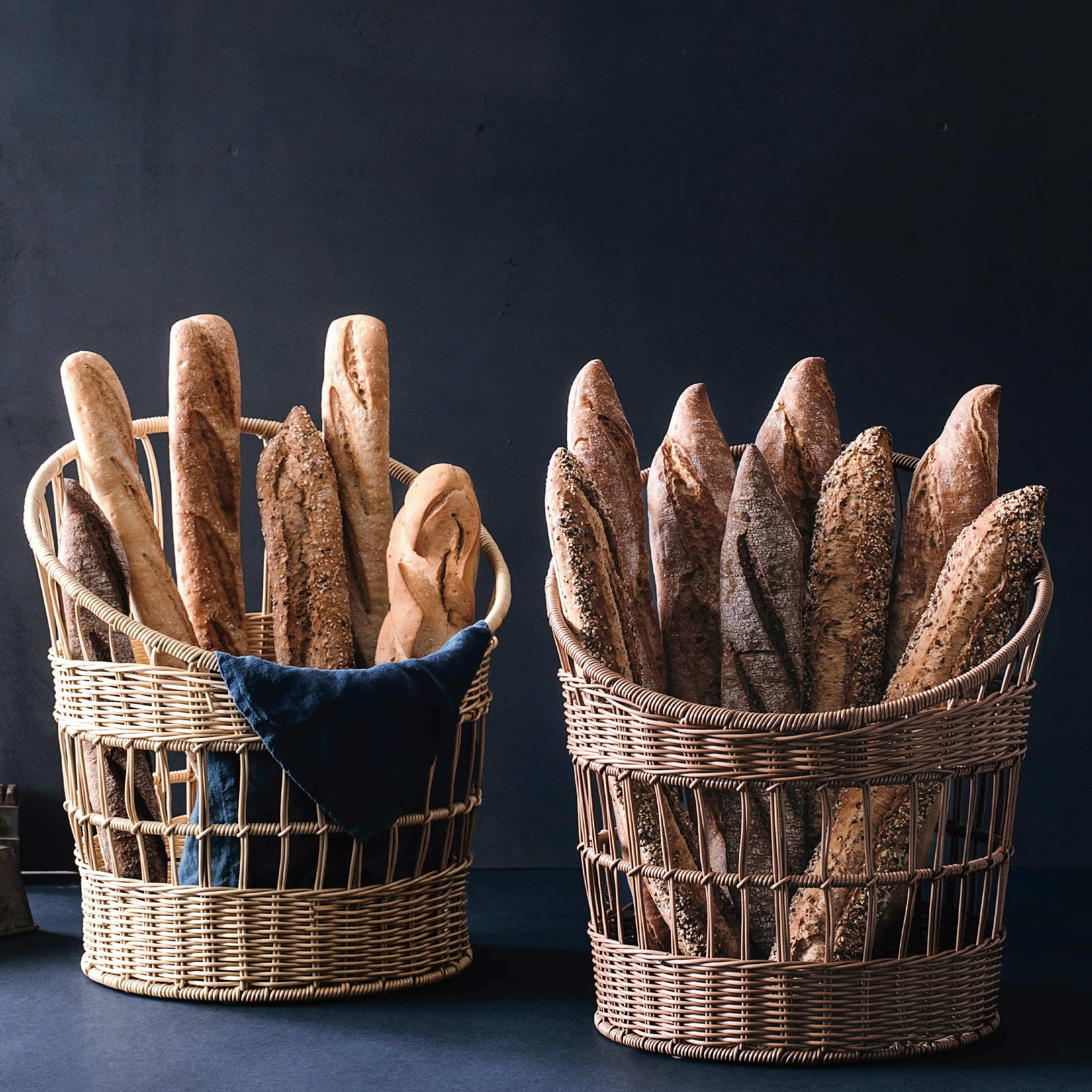 Lacor - 63492 - Panera Baguette, Panera pour le stockage du pain, Panier à aspect osier, Polypropylène avec renfort en acier inoxydable, 32x42 cm, Brun clair
