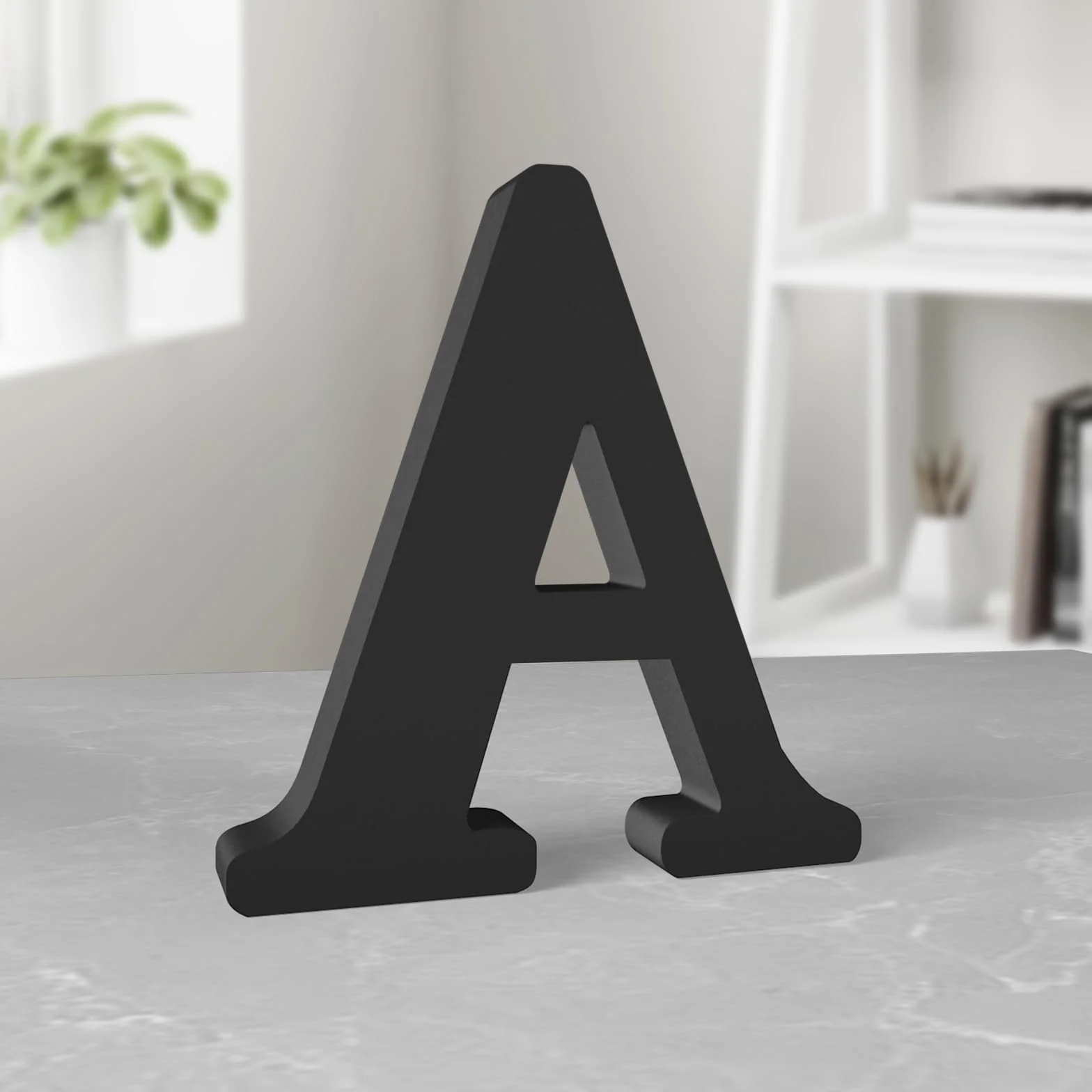 Lettres en bois brut 20,3 cm décoration murale noir