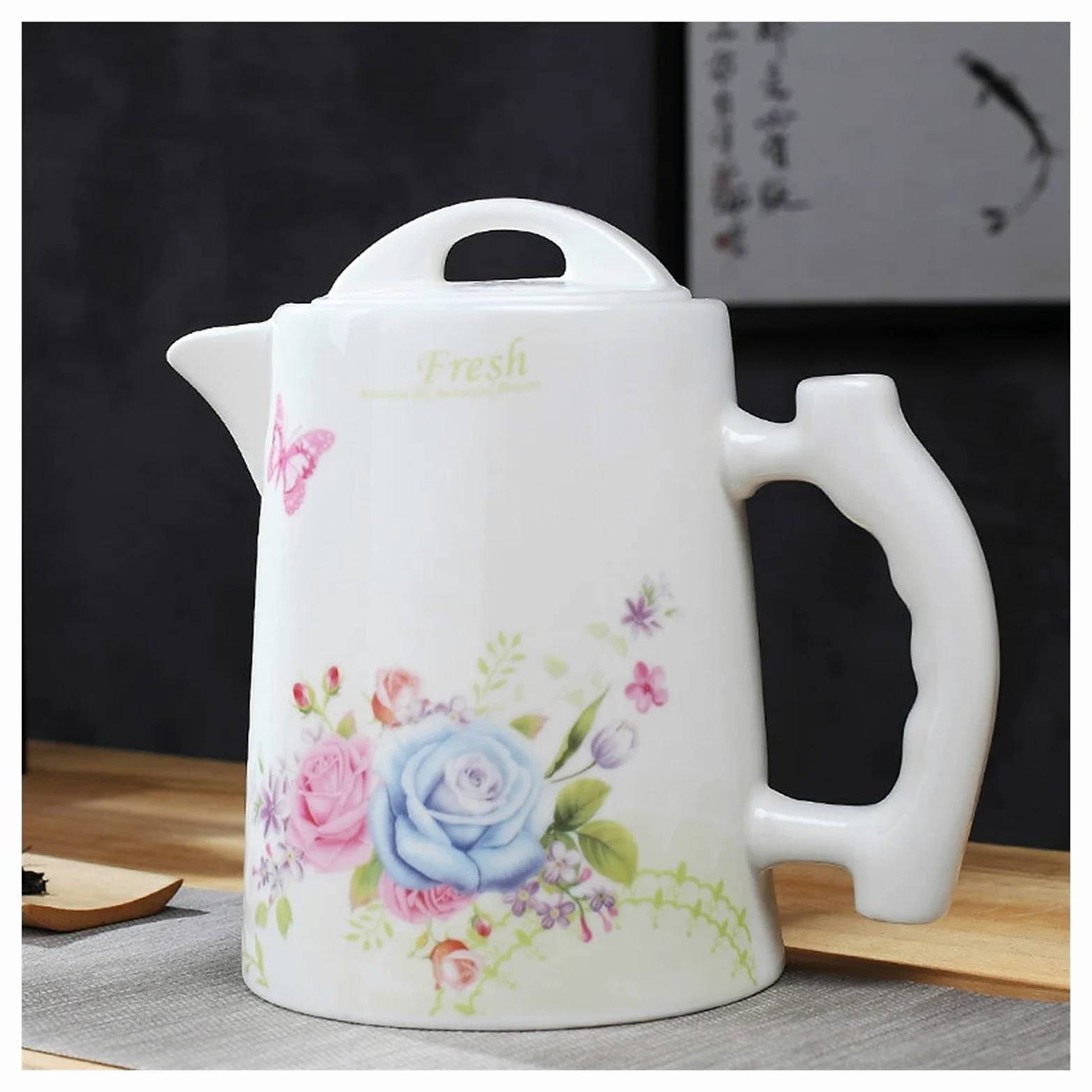 Carafe Eau Grande crosse à eau avec poignée et couvercle domestique pichet en céramique rétro poignée de théière de théière exquise for un ami neuf d'un ami (101,4 oz) Pichet à Thé Glacé(A)