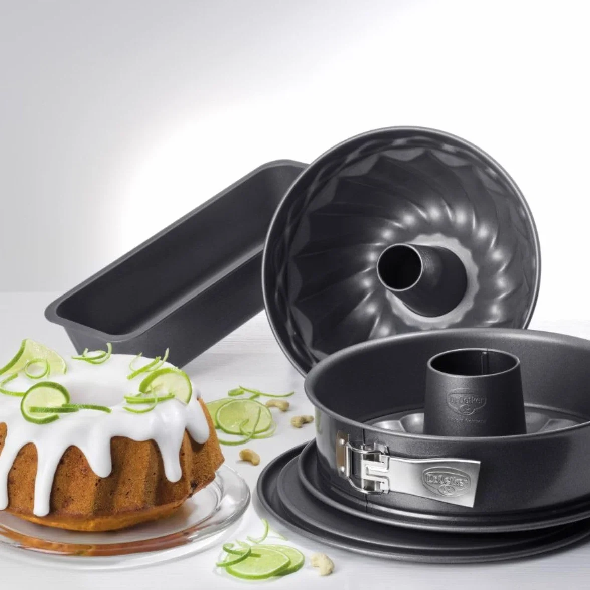 Dr. Oetker Ensemble de 4 Moules à Pâtisserie en Acier Antiadhésif 26 cm | Cuisson maîtrisée, 4 formats utiles, Acier antiadhésif, Cake 30 x 13 x 7,5 cm, Four 230°C