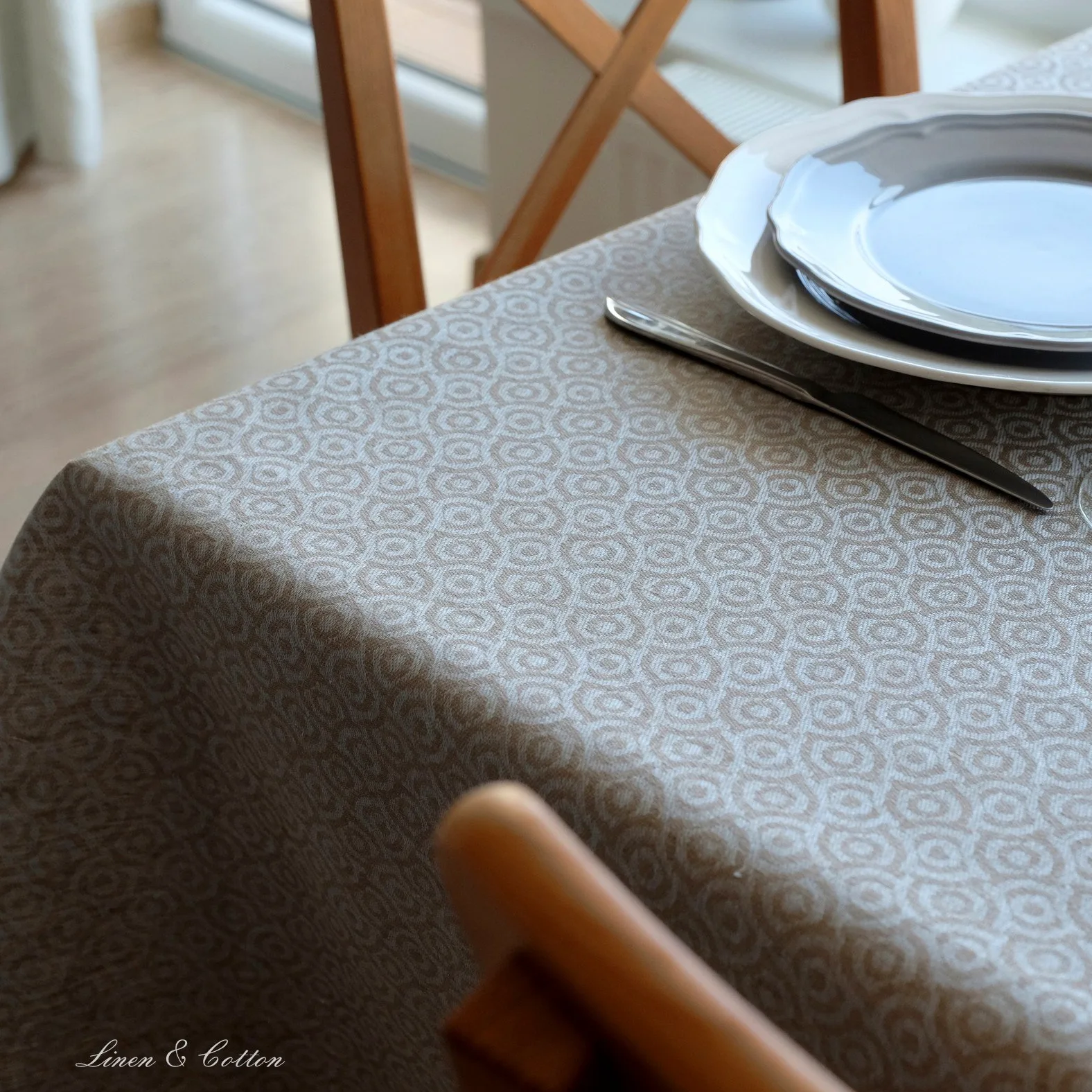 Linen & Cotton Jacquard Nappe de Table Ornements Désign Cervo - 100% Lin, Bleu Clair Beige (147 x 200 cm) Lavable Rectangulaire Grande Taille Couverture pour la Cuisine Décoration Salle à Manger Salon