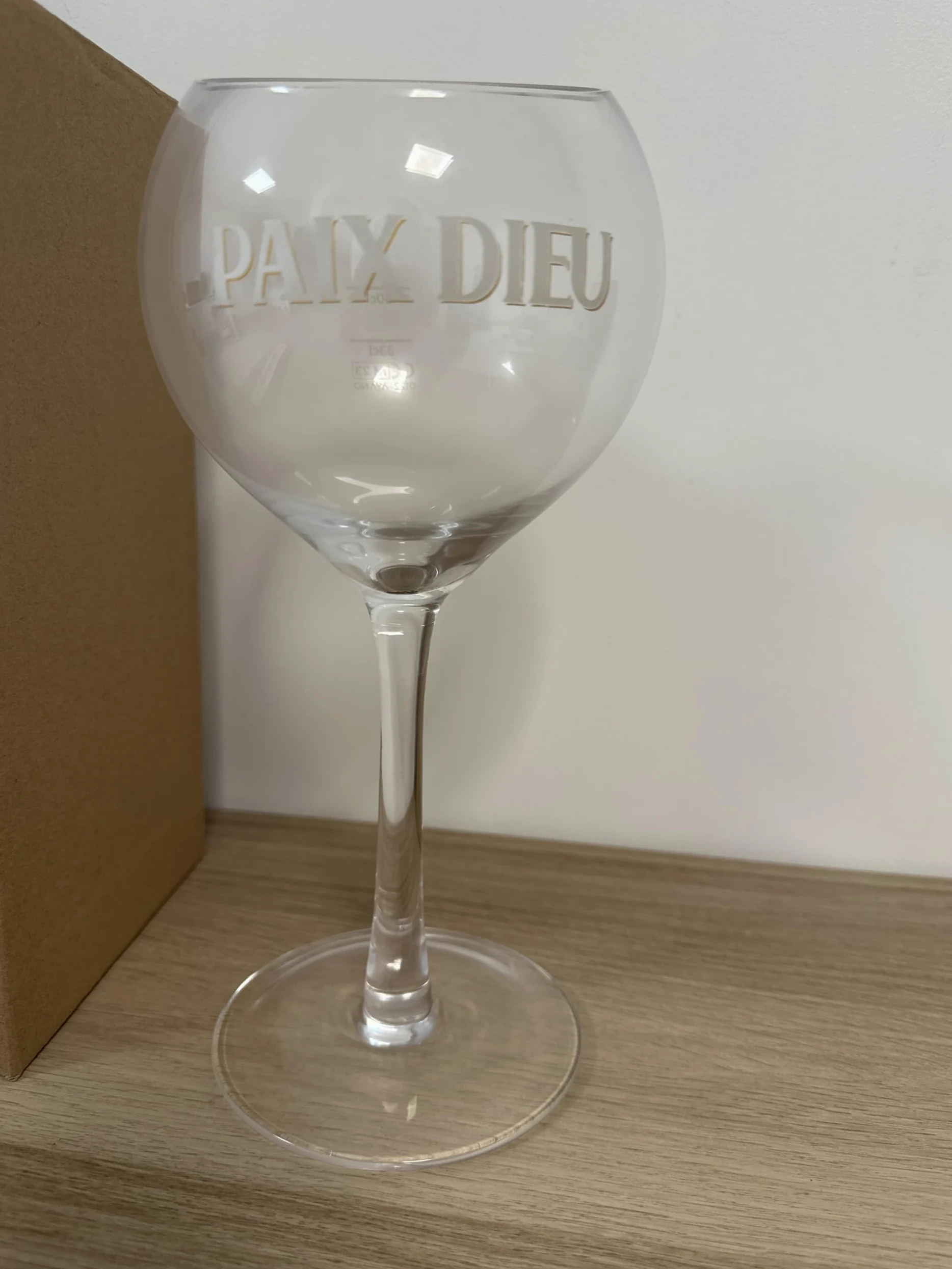 1 verre paix dieu 50 cl, neuf, magnifique, artisanal