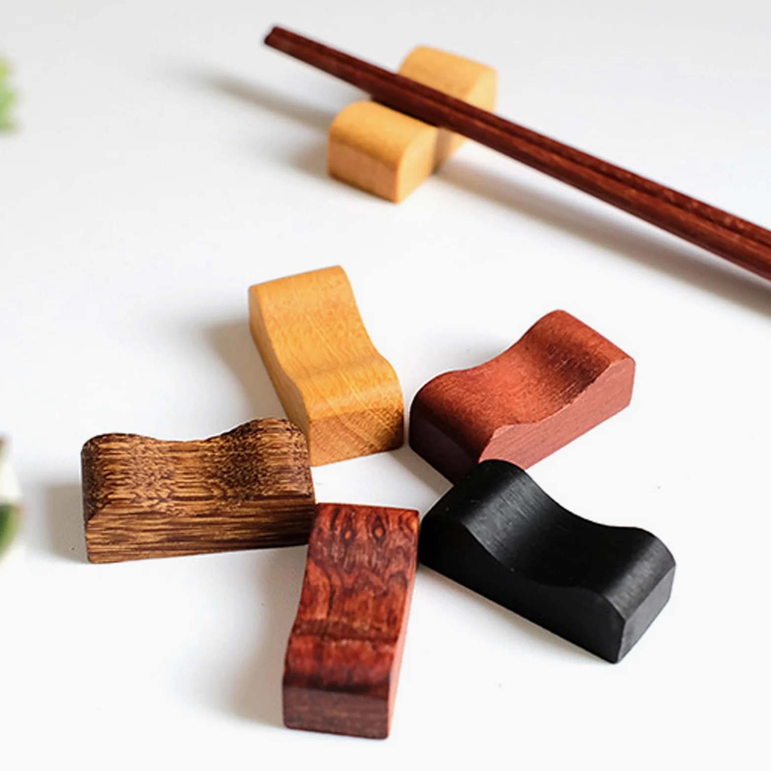 Repose-Baguettes en Bois, Support concave pour cuillères et fourchettes, idéal pour la Cuisine, Les fêtes et Autres Occasions. Facile à Nettoyer.