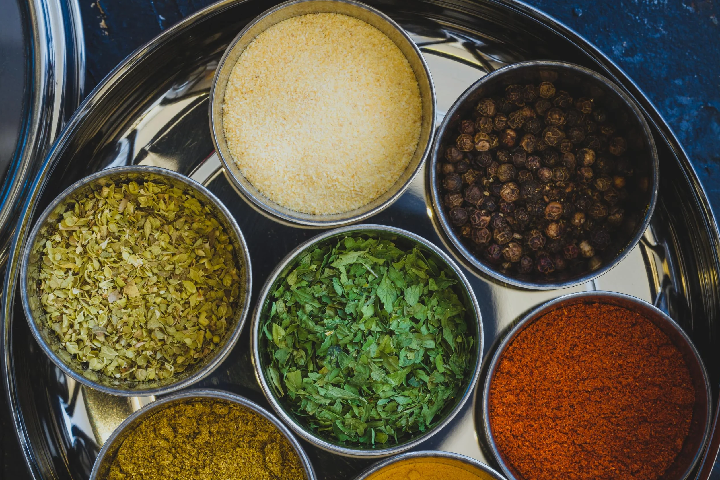 KitchenCraft World of Flavours Boîte à épices indienne Masala Dabba 7 pots acier inoxydable 17 x 7 cm argenté