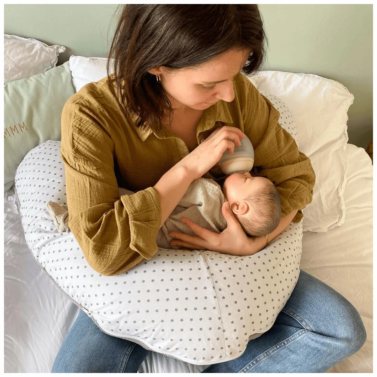 Coussin de maternité et d'allaitement éponge gris étoiles