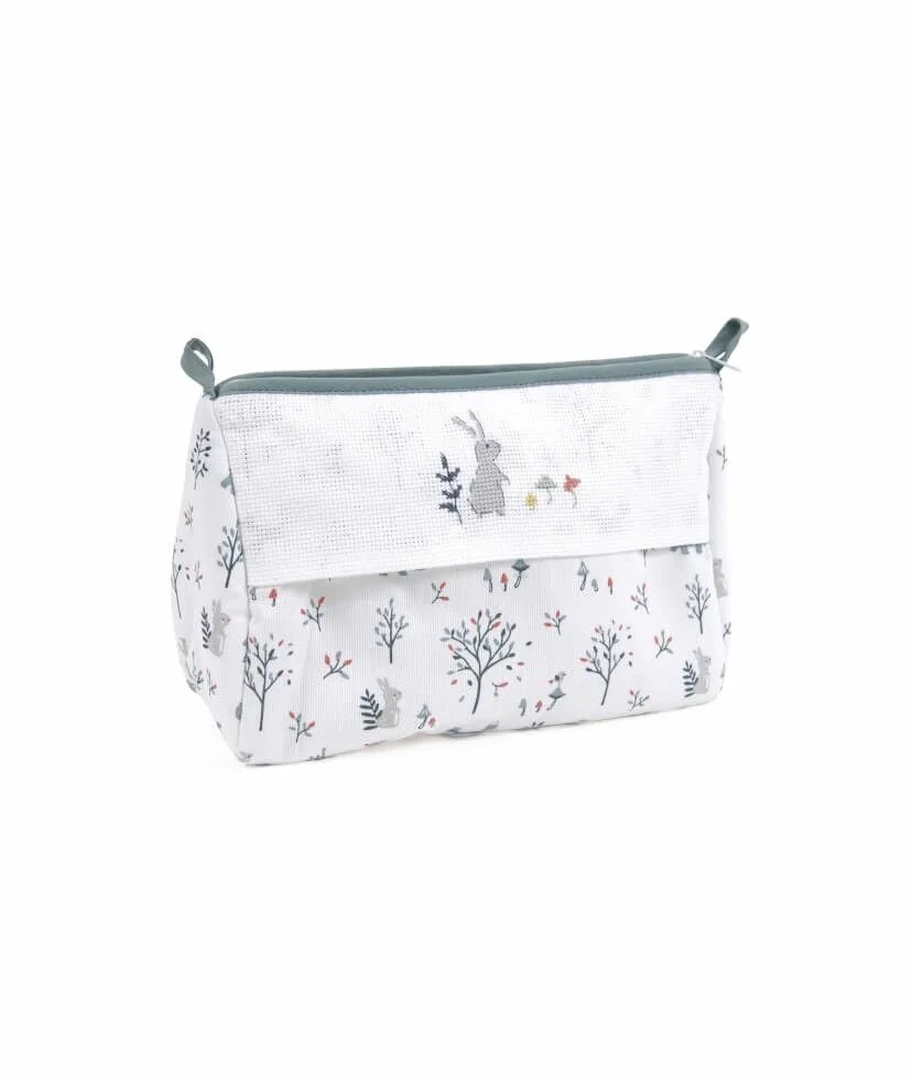 Trousse de toilette à broder Forêt enchantée motif gratuit