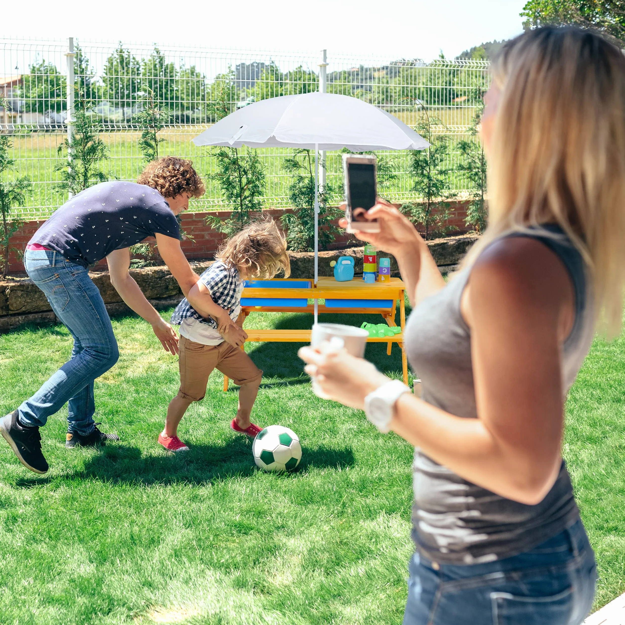 Relaxdays Table de Jardin pour Enfants, en Bois, bacs pour Jouer avec l Eau et Le Sable, Parasol Inclus, Orange