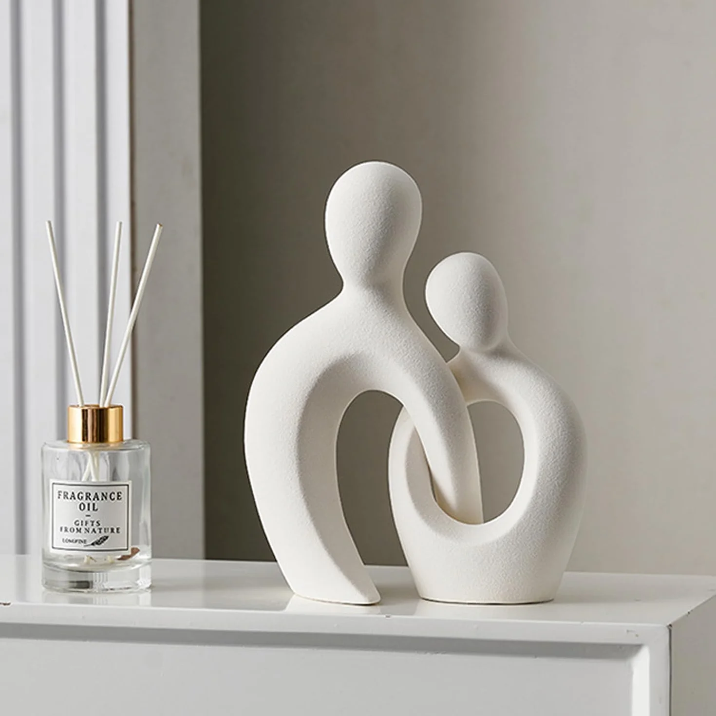 Statue Romantique en Céramique Blanche Moderne pour Décoration Intérieure