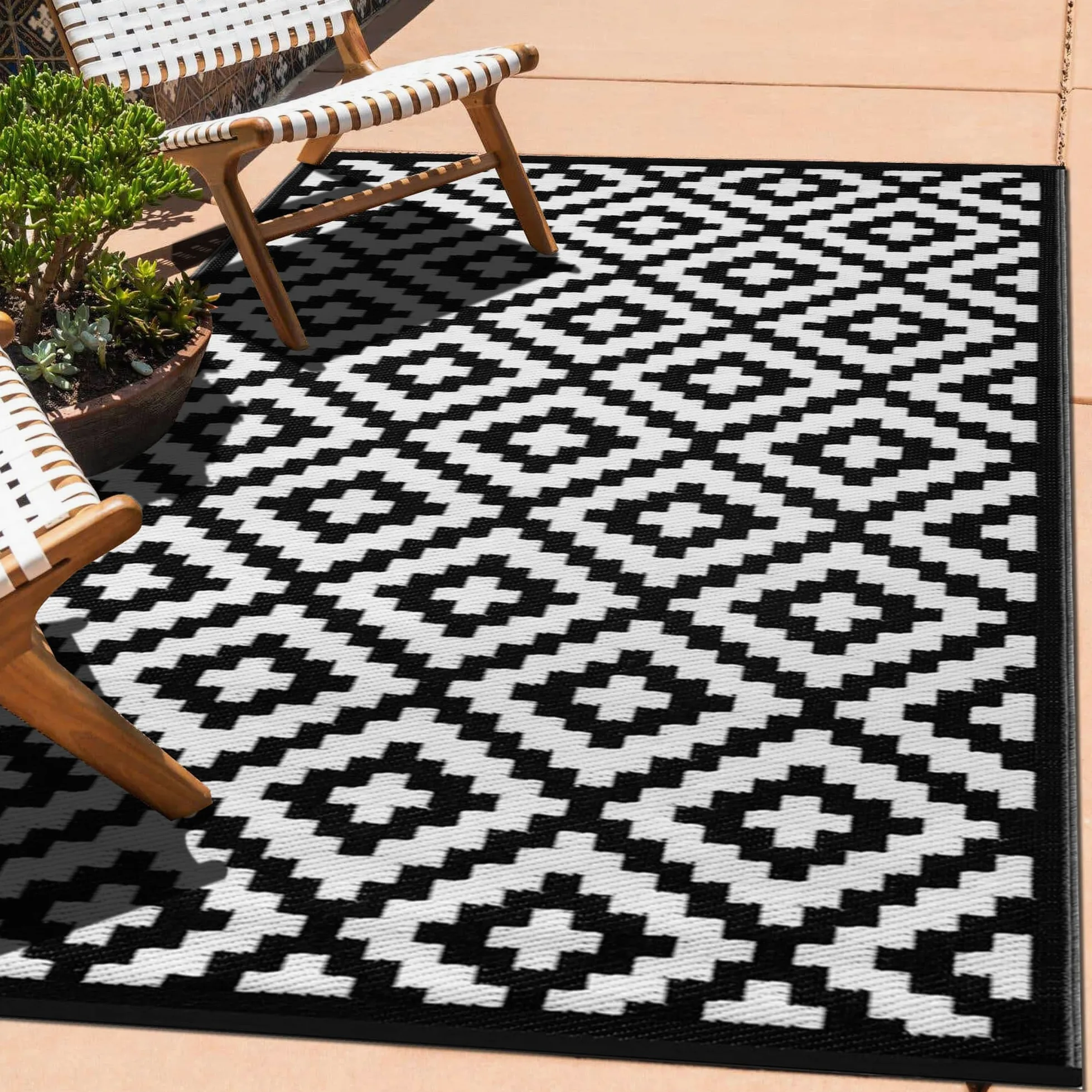 Green Decore Tapis d'Intérieur et d'Extérieur Réversible en Plastique Recyclé, Indoor/Outdoor Tapis Écologique Léger, 120 x 180 cm, Noir/Blanc