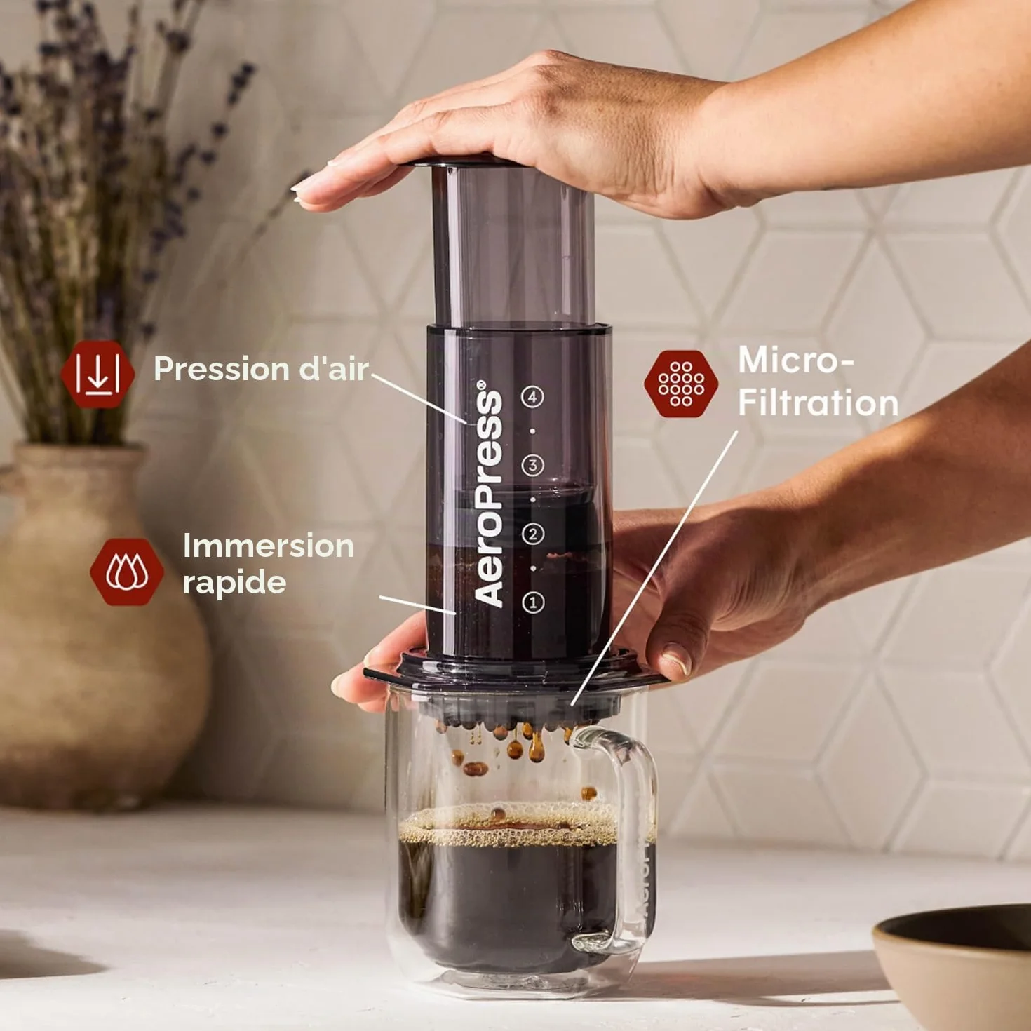 AeroPress Clear Black cafetière à piston tout-en-un, expresso et filtre, infusion 2 minutes, portable voyage camping