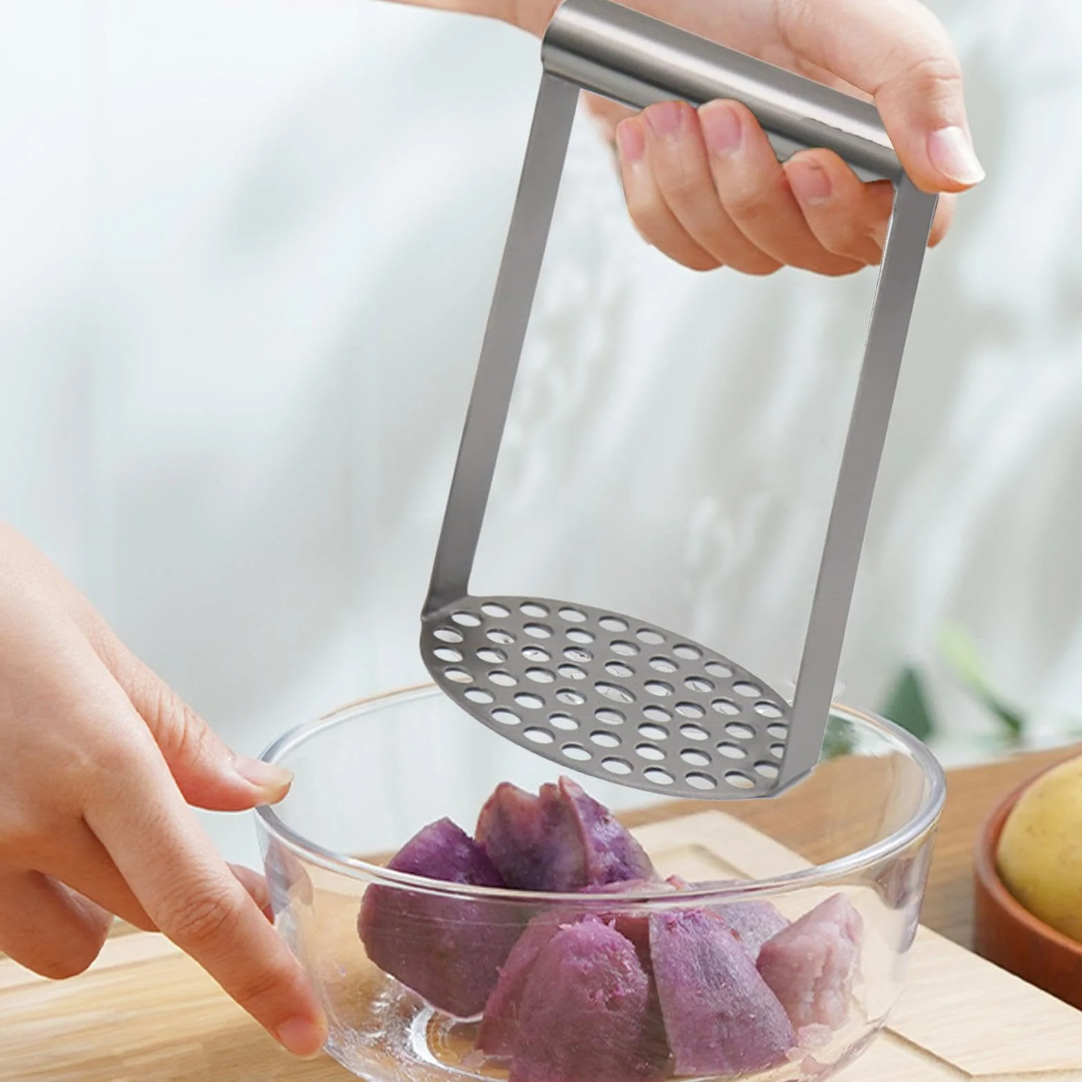 Générique Stainless Steel Potato Masher 4.33x3.39x7.09 Inches Multi-Purpose Kitchen Utensil for Mashing Potatoes