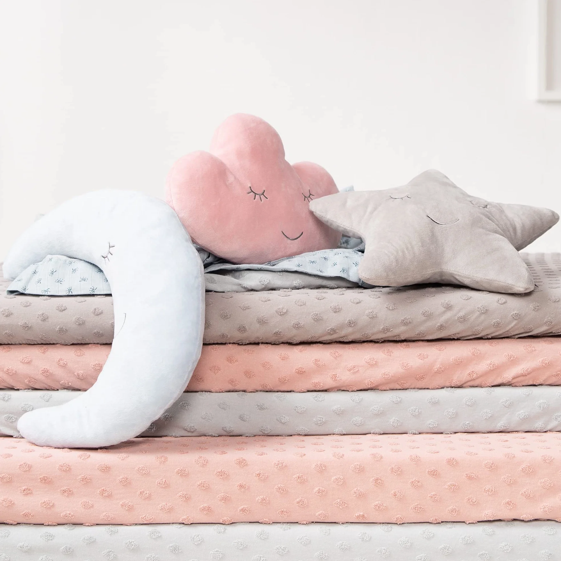roba Coussin Décoratif Étoile 32 x 28 cm Oreiller Bébé Peluche Visage Souriant Brodé Gris Argenté